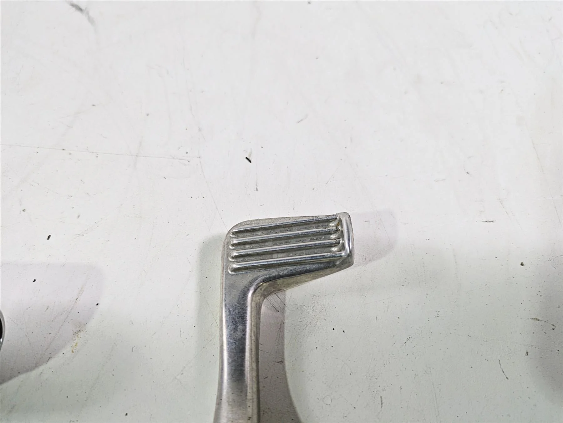 2006 Harley VRSCR Street V-Rod Right Front Footpeg & Brake Lever 42704-06 - Image 7