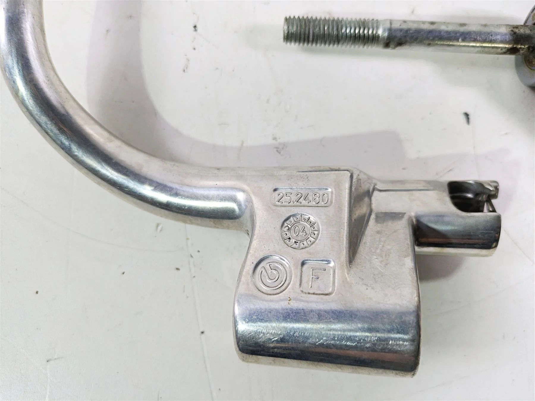 2006 Harley VRSCR Street V-Rod Right Front Footpeg & Brake Lever 42704-06 - Image 9