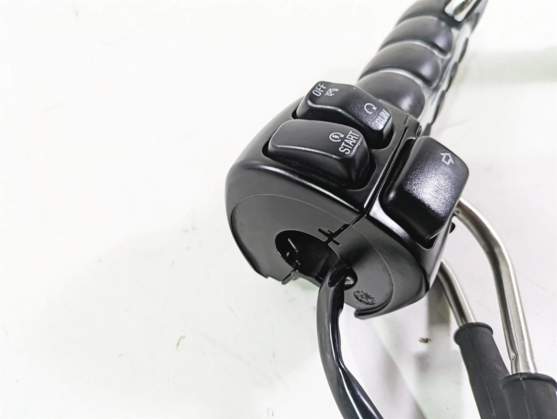 2006 Harley VRSCR Street V-Rod Right Hand Control Switch 71684-06A 71683-06A - Image 12