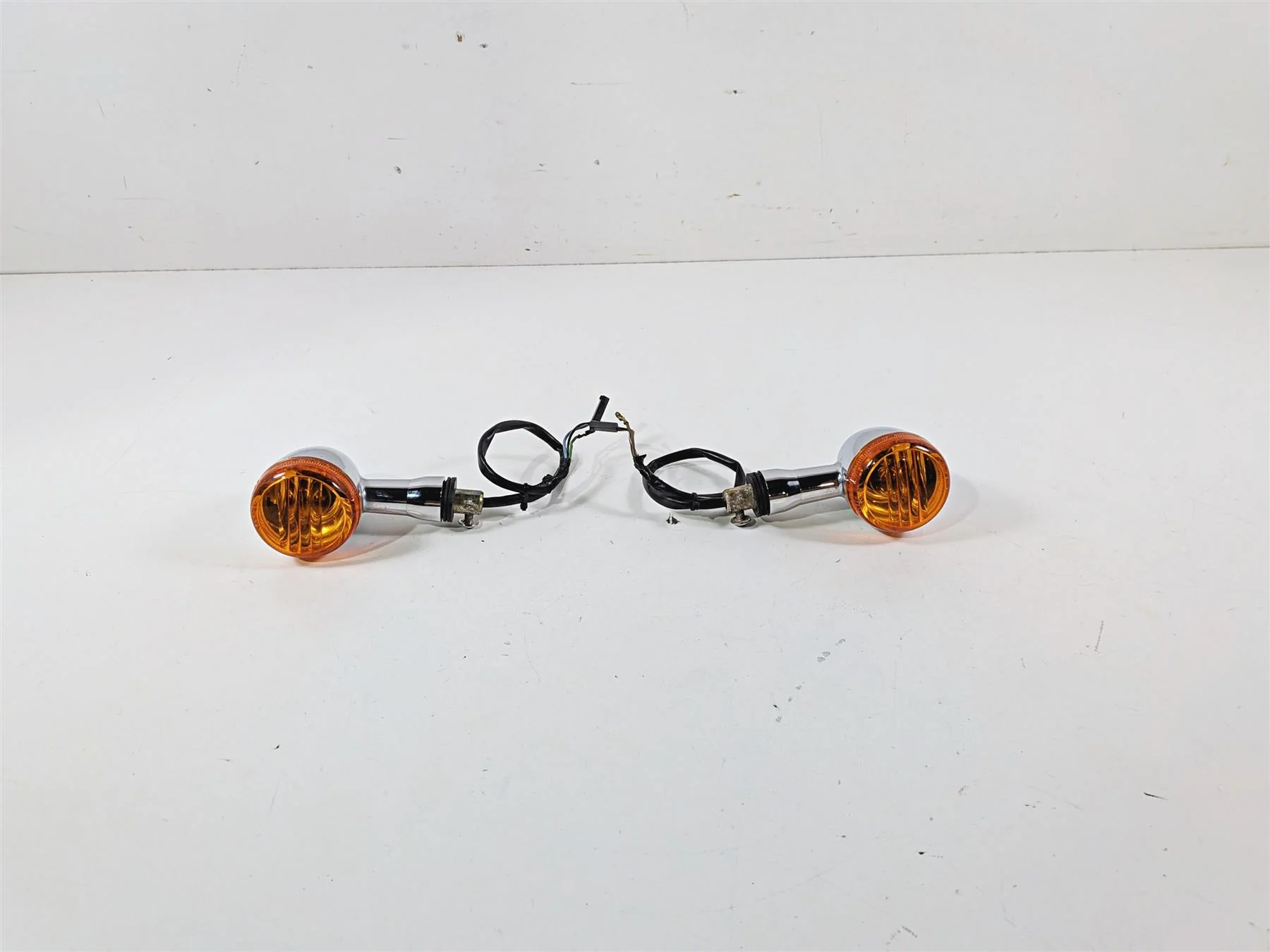 2006 Suzuki C90 VL1500T Boulevard Front Blinker Turn Signal Set 35601-38AB0 - Image 2