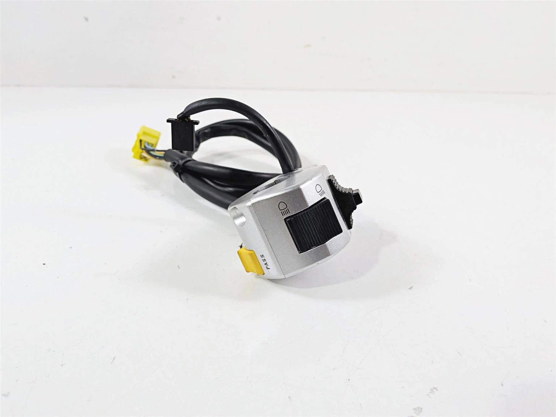 2006 Suzuki C90 VL1500T Boulevard Left Hand Control Switch 37400-10F60 - Image 3