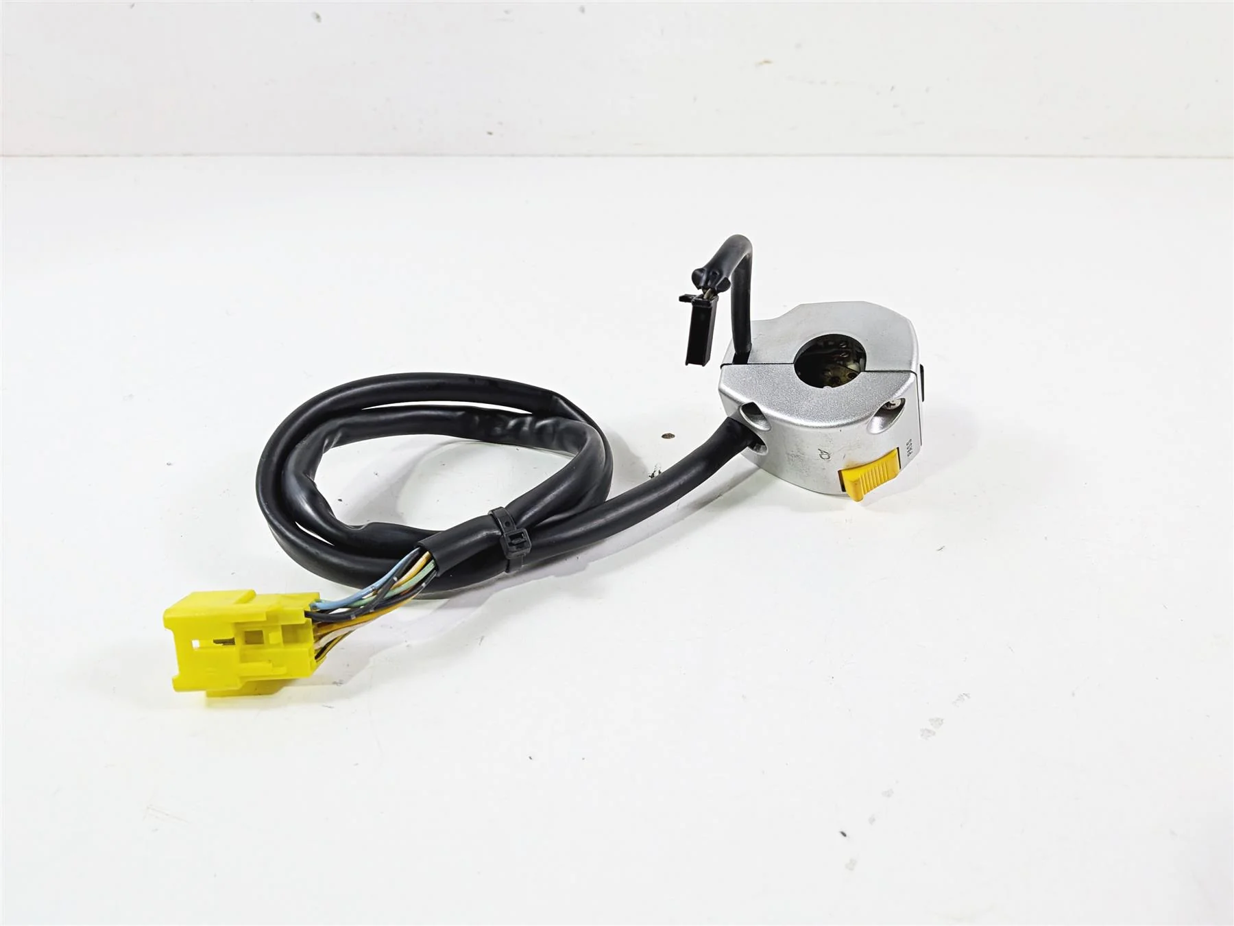 2006 Suzuki C90 VL1500T Boulevard Left Hand Control Switch 37400-10F60 - Image 4
