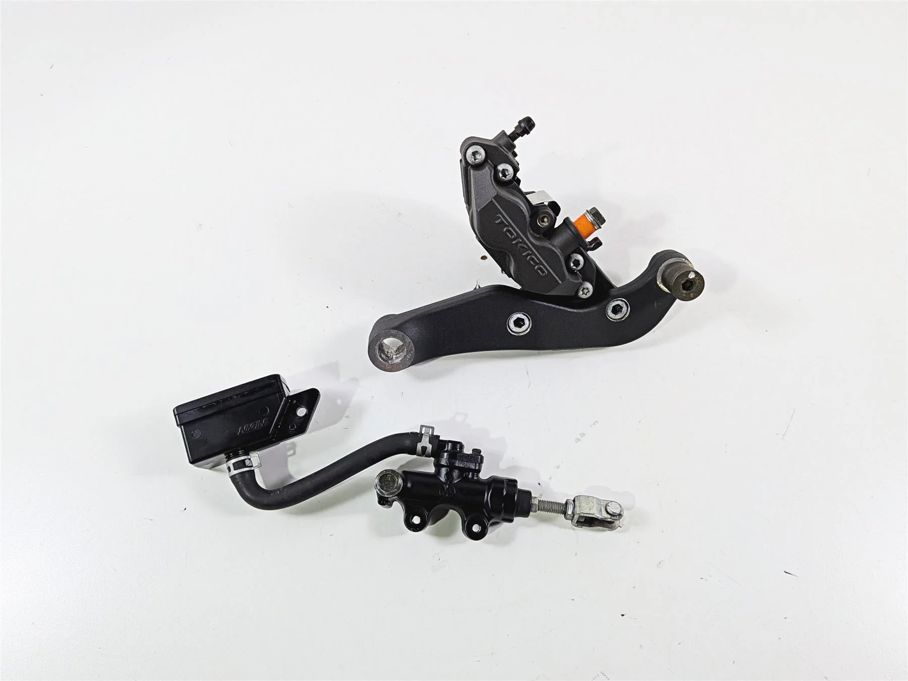 2006 Suzuki C90 VL1500T Boulevard Rear Brake Caliper & Mstr Cyl 69100-10F10-999