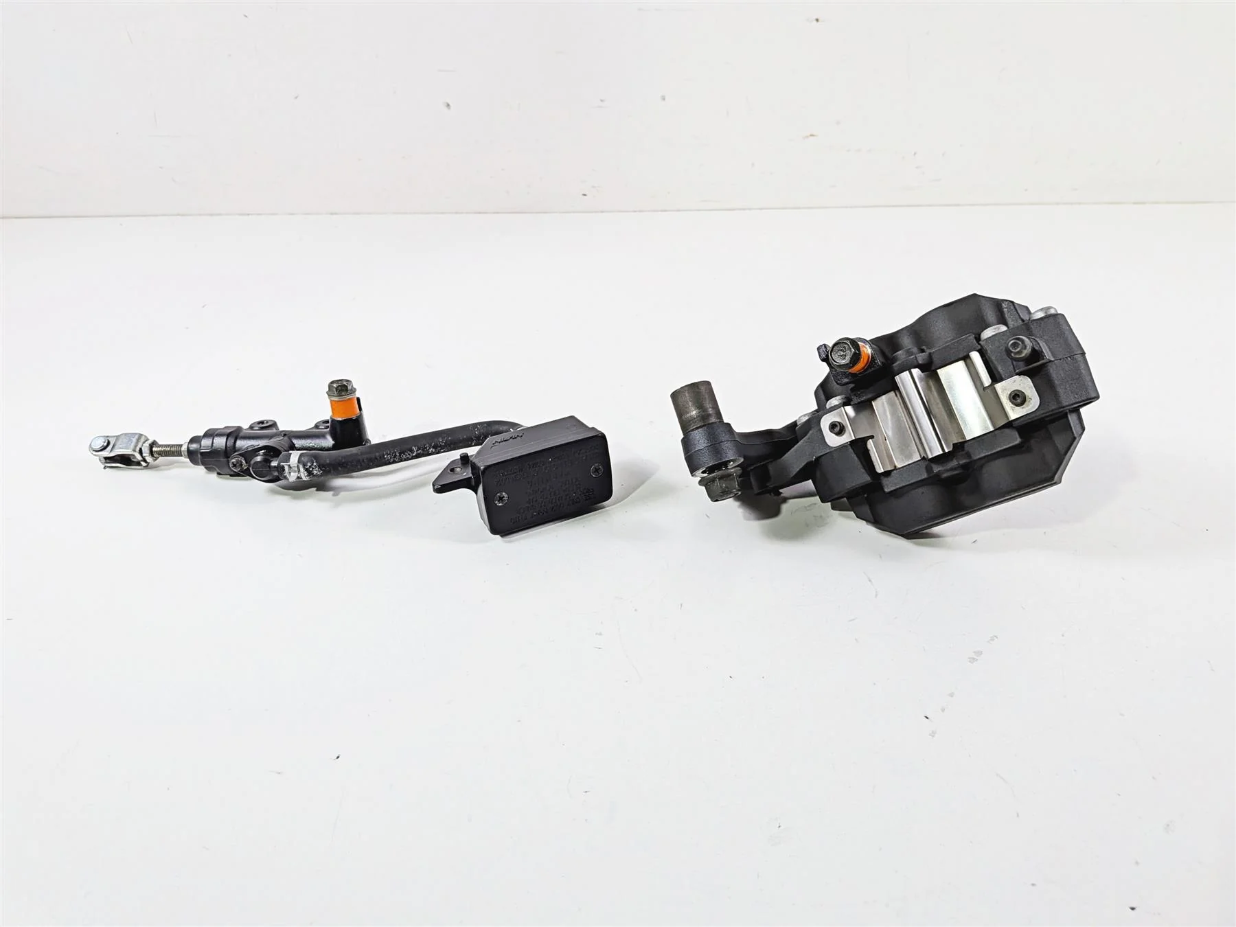 2006 Suzuki C90 VL1500T Boulevard Rear Brake Caliper & Mstr Cyl 69100-10F10-999 - Image 4