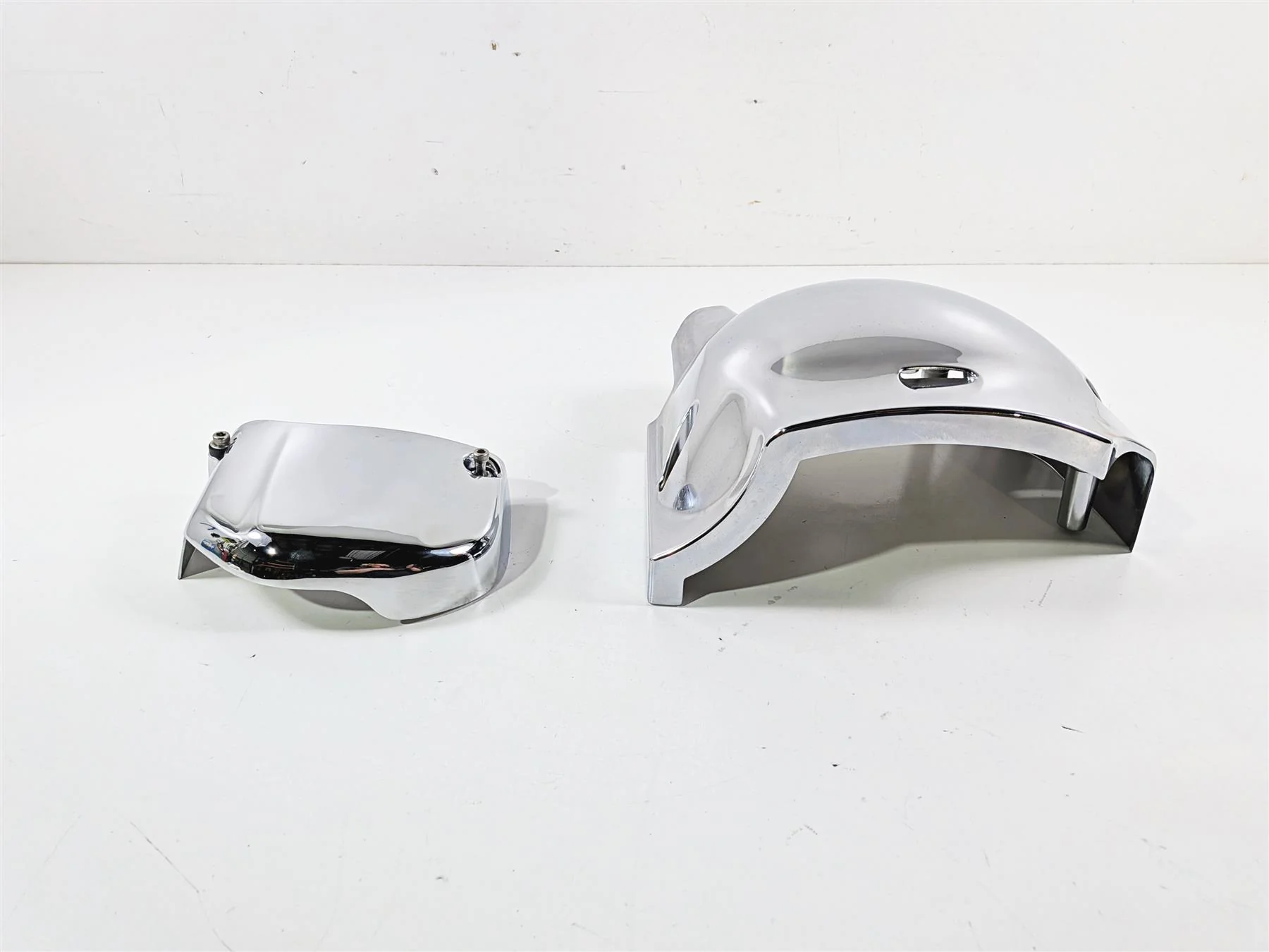 2006 Suzuki C90 VL1500T Boulevard Rear Engine Side Cover Set 11361-10F00 - Image 5