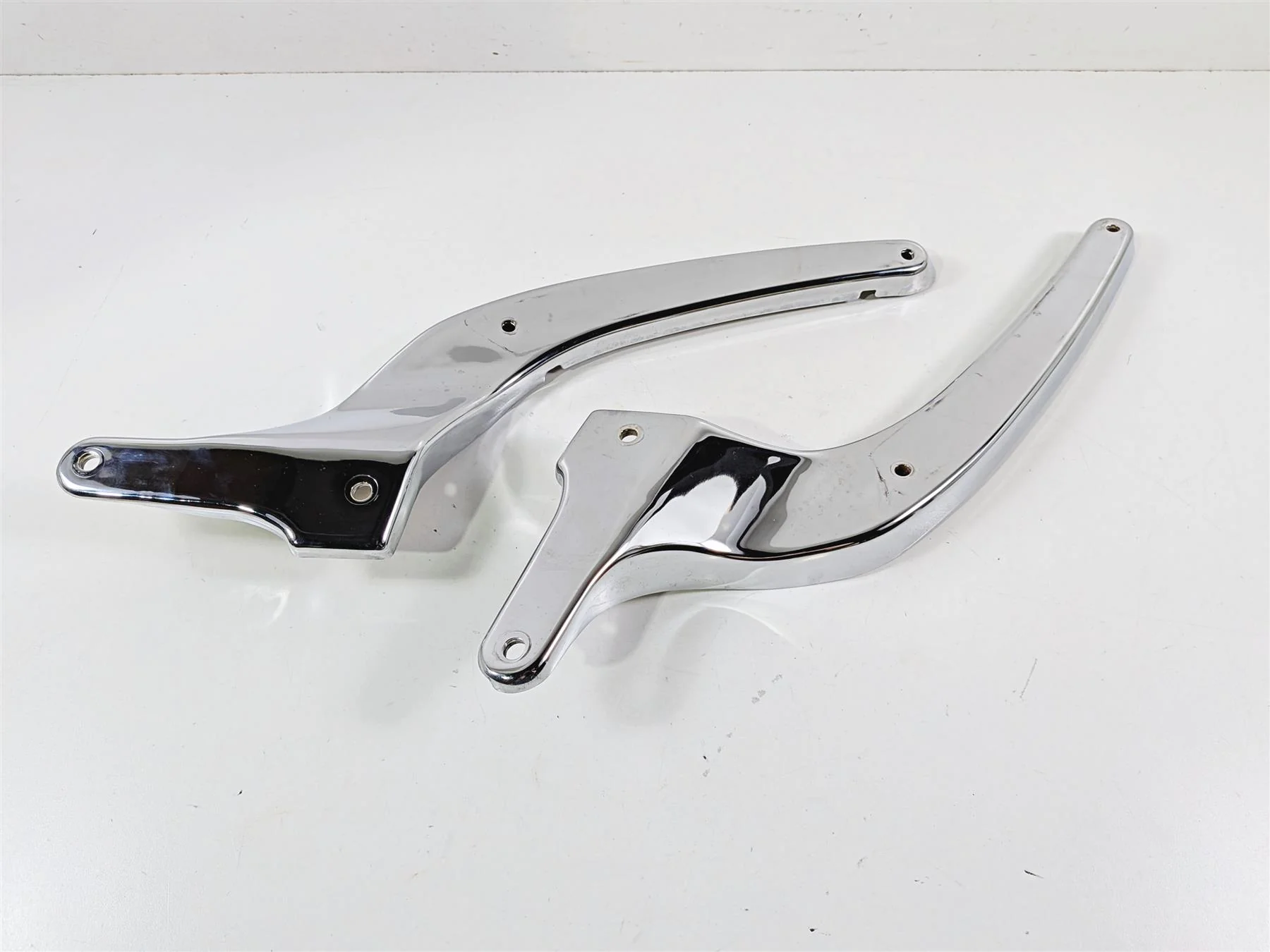 2006 Suzuki C90 VL1500T Boulevard Rear Fender Chrome Struts Mounts 41610-10F30 - Image 10