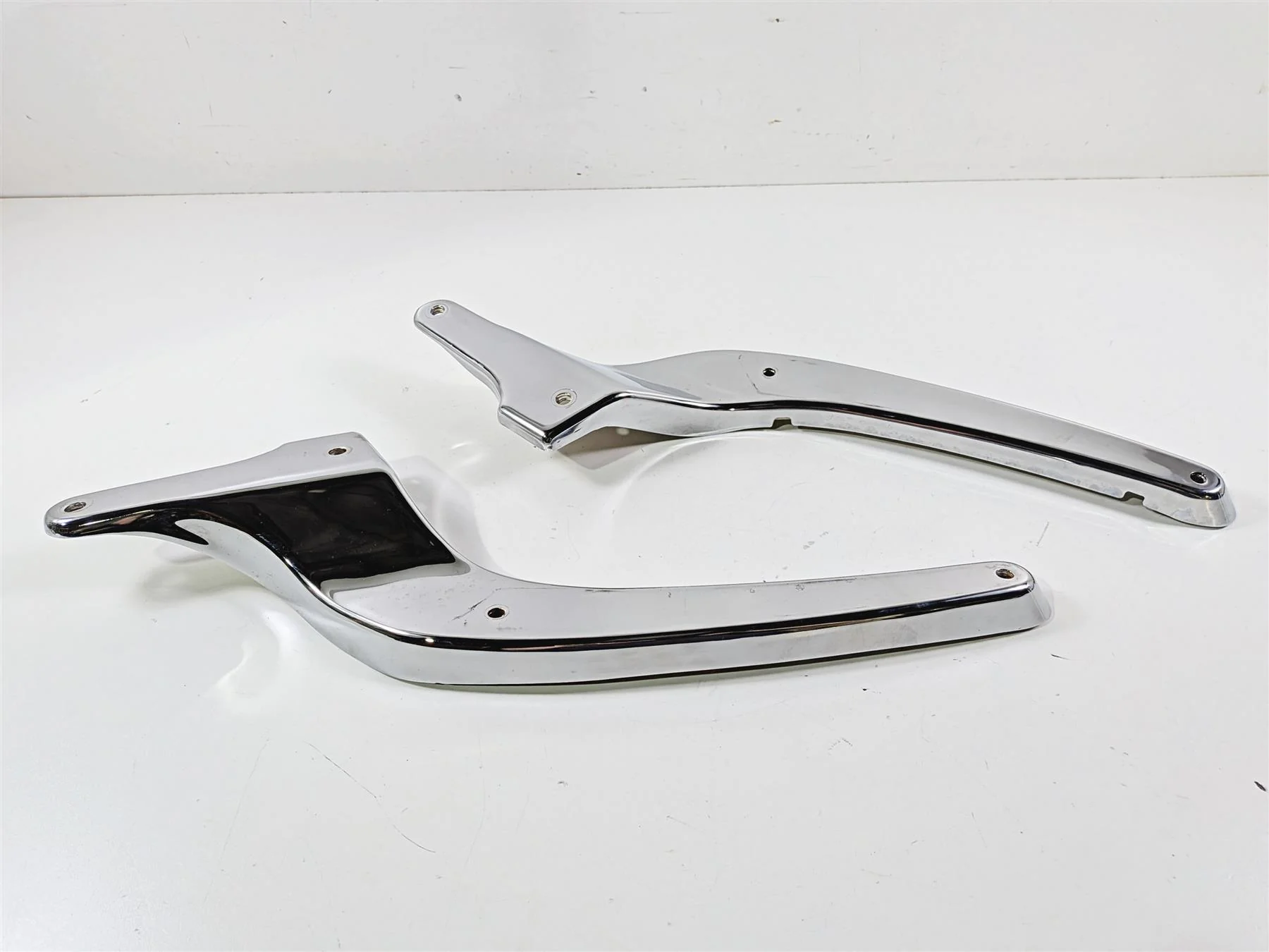 2006 Suzuki C90 VL1500T Boulevard Rear Fender Chrome Struts Mounts 41610-10F30 - Image 2