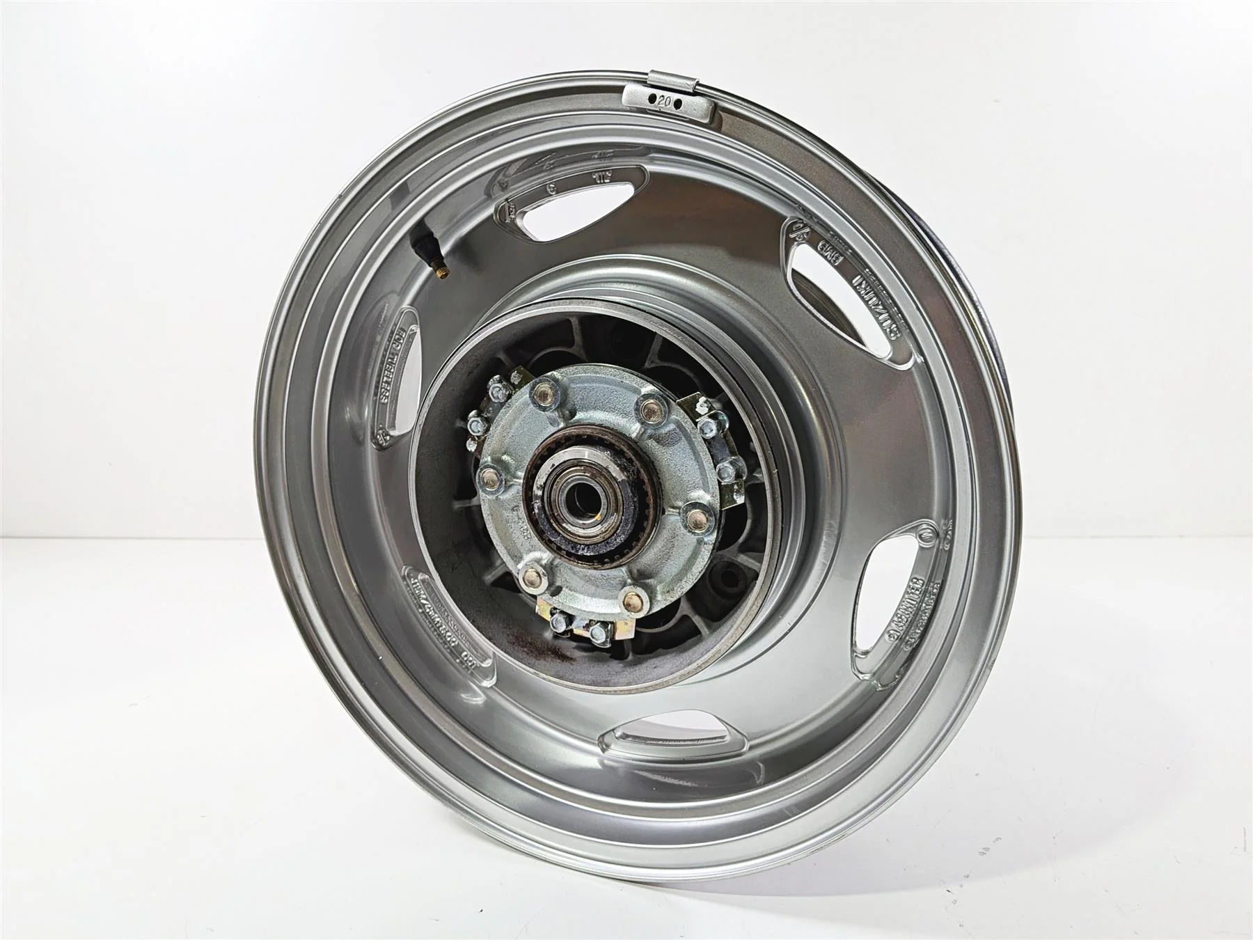 2006 Suzuki C90 VL1500T Boulevard Rear Wheel Rim 15x5 Nice 64100-10830 - Image 3