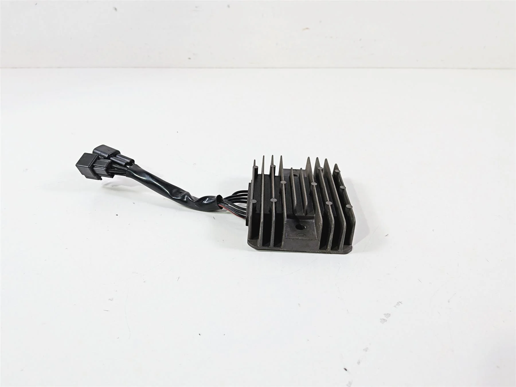 2006 Suzuki C90 VL1500T Boulevard Rectifier Voltage Regulator 32800-47H00 - Image 6