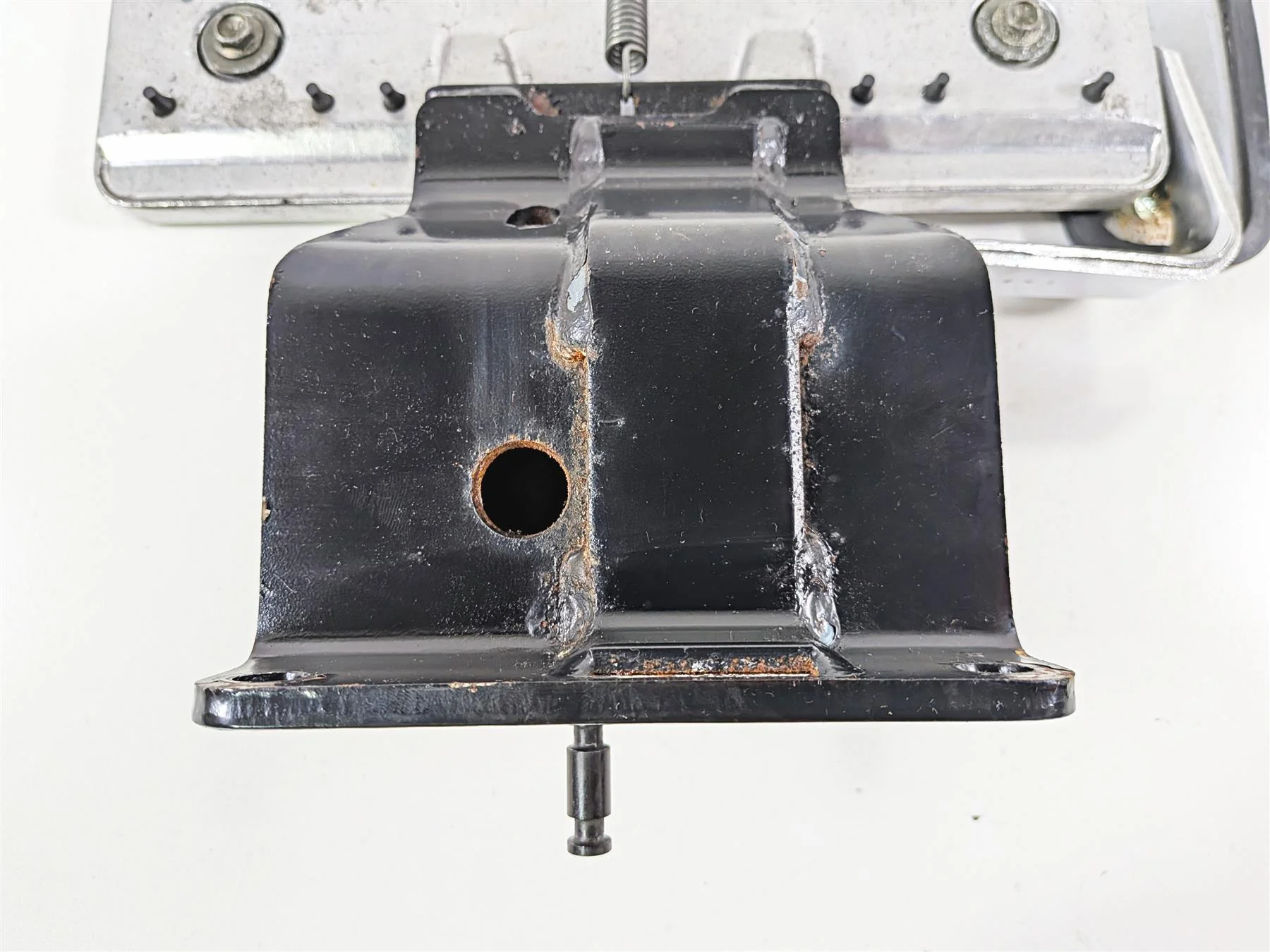 2006 Suzuki C90 VL1500T Boulevard Right Floor Board & Brake Pedal 43510-10F00 - Image 8