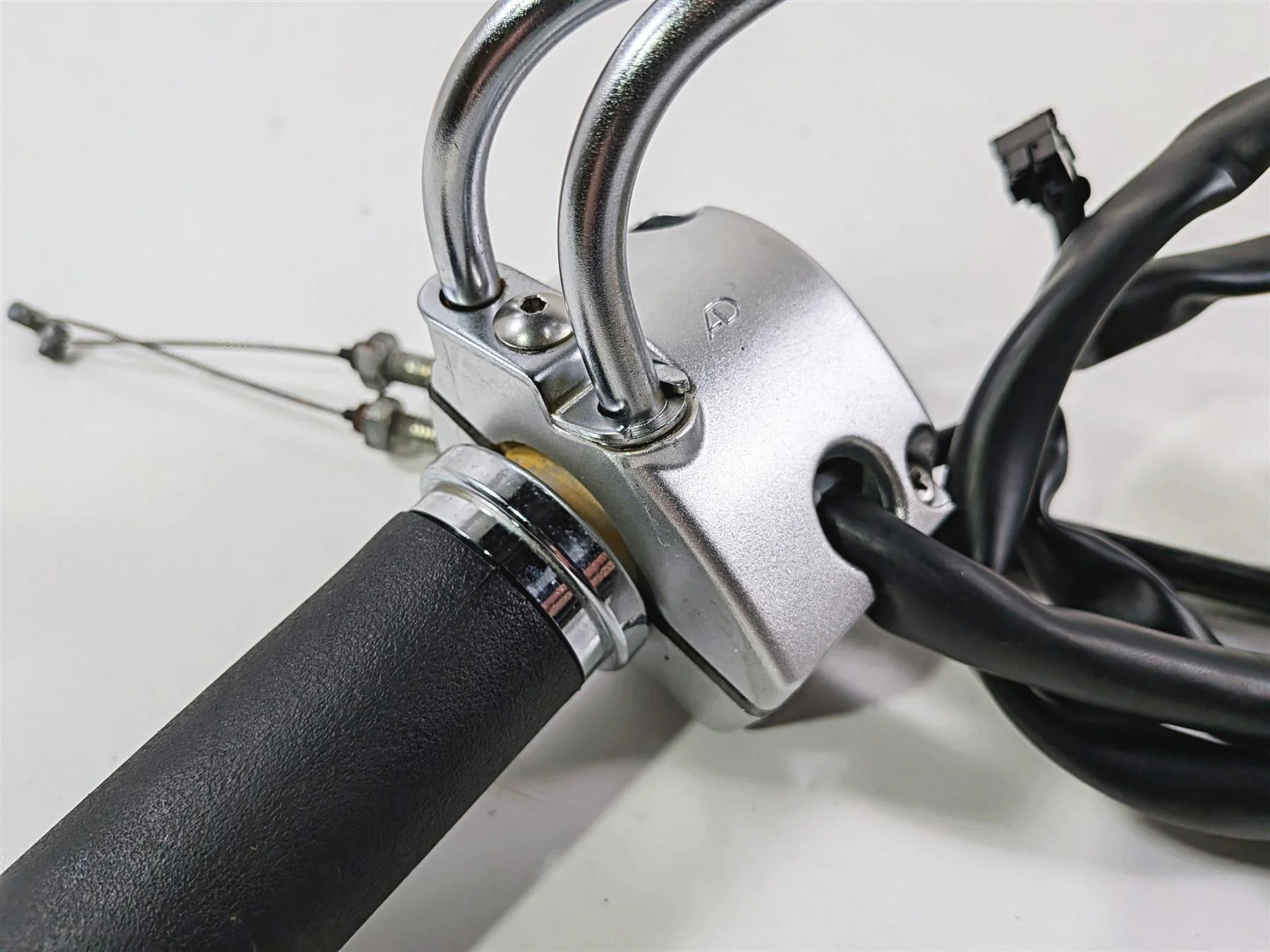 2006 Suzuki C90 VL1500T Boulevard Right Hand Throttle Control Switch 37200-41FA1 - Image 9