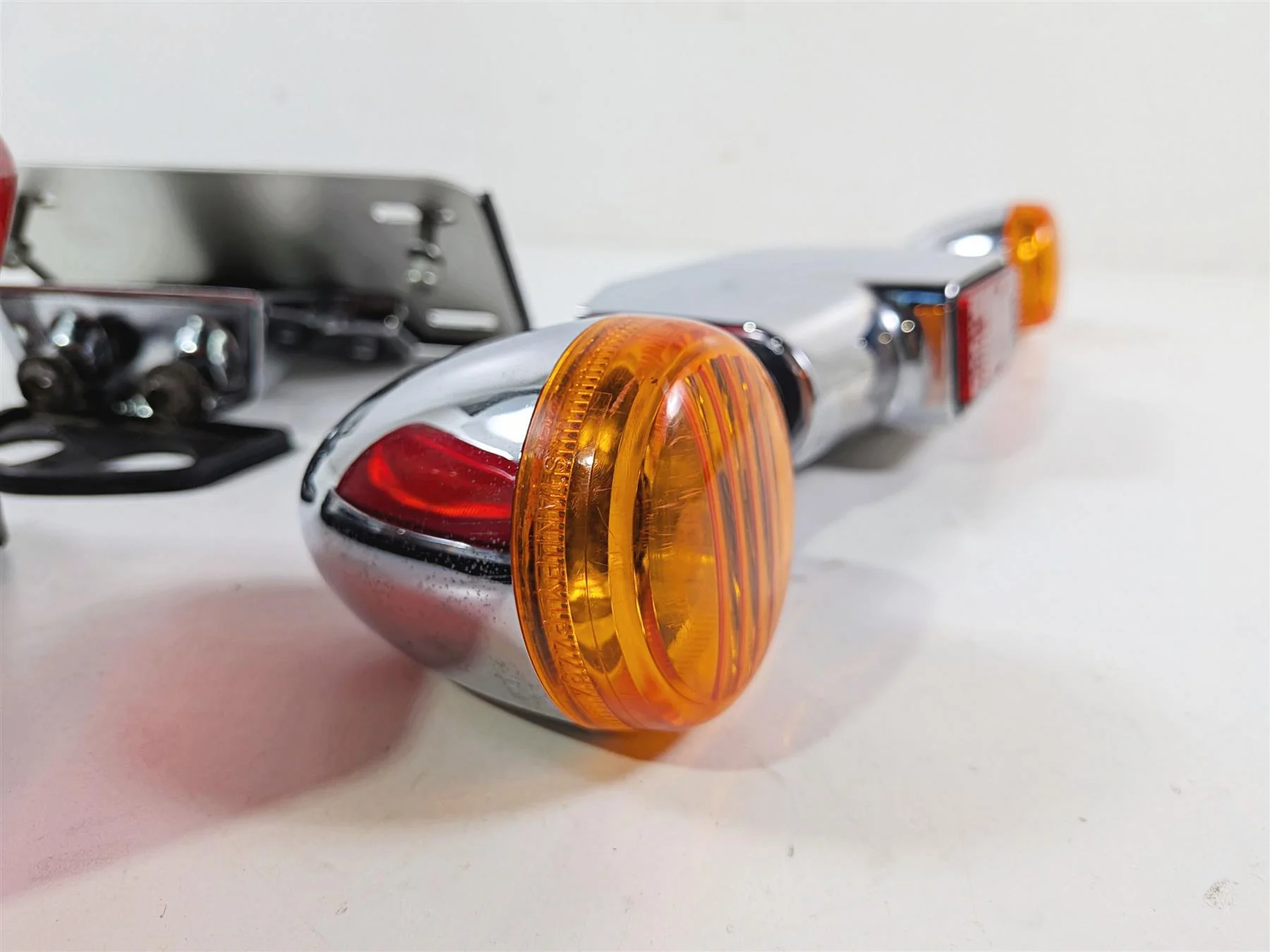2006 Suzuki C90 VL1500T Boulevard Taillight Blinker Plate Holder Set 35710-10F30 - Image 12