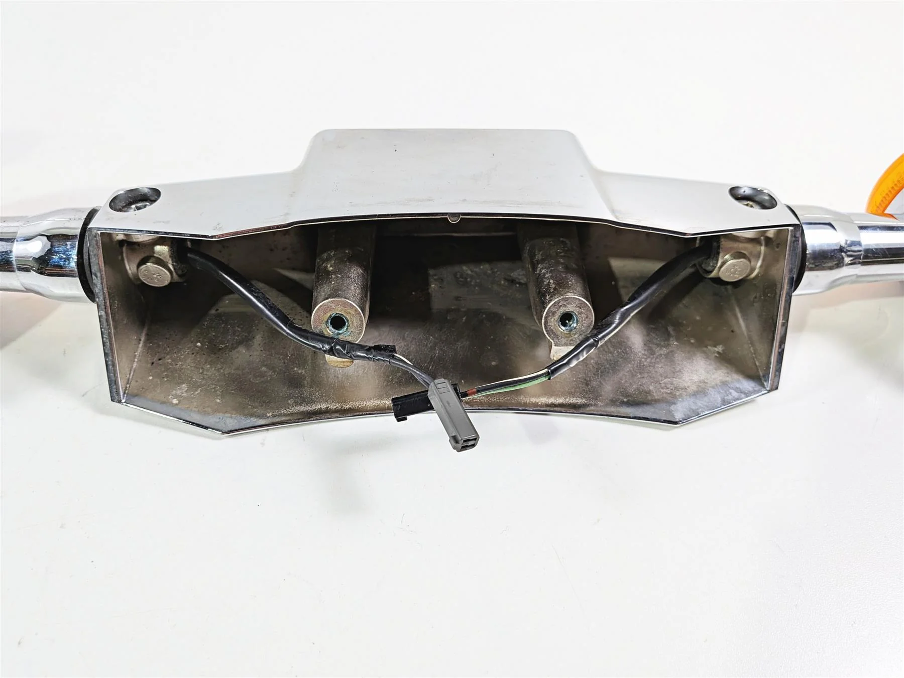 2006 Suzuki C90 VL1500T Boulevard Taillight Blinker Plate Holder Set 35710-10F30 - Image 9