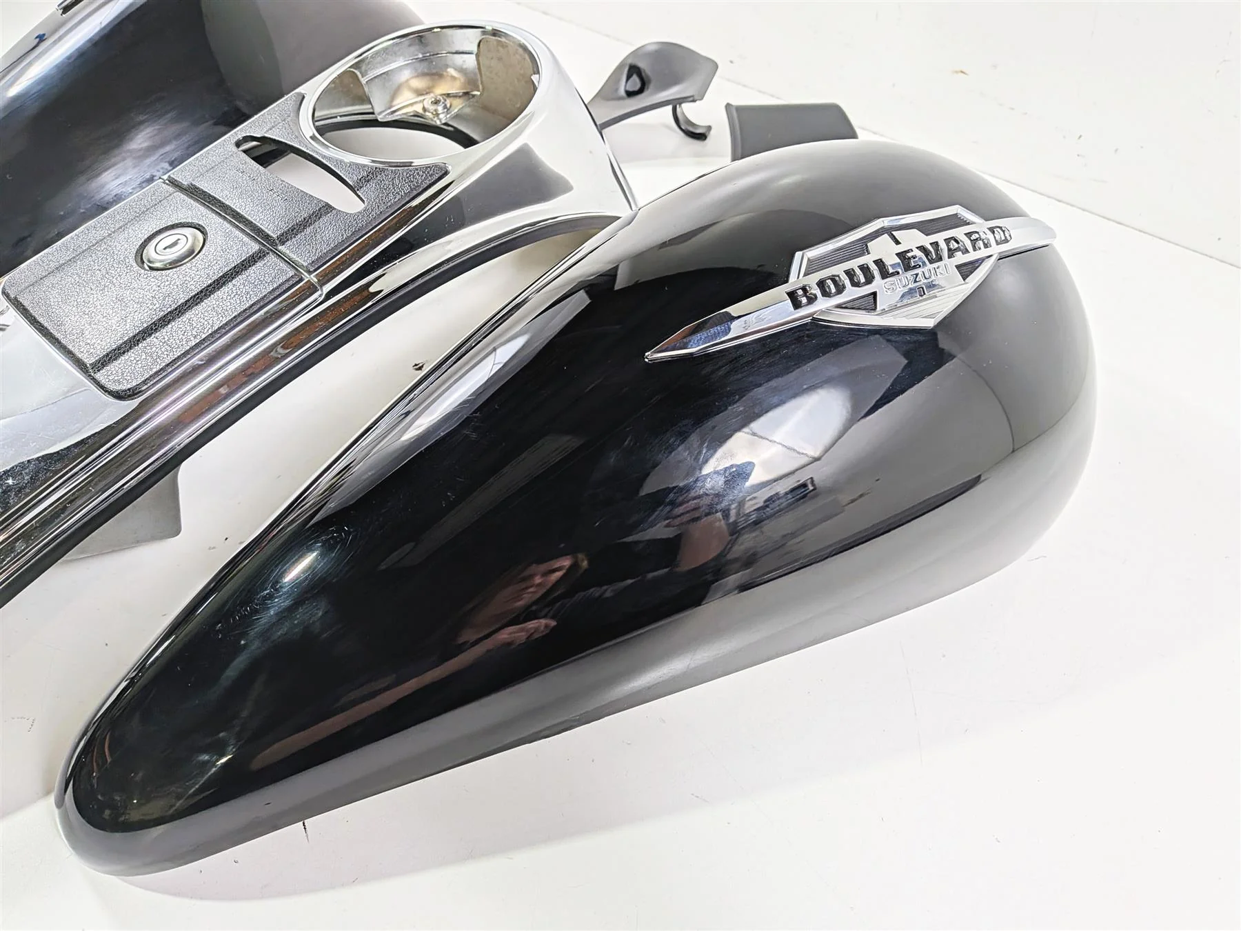 2006 Suzuki C90 VL1500T Boulevard Tank & Center Cover Fairing Set 47800-10F60 - Image 4