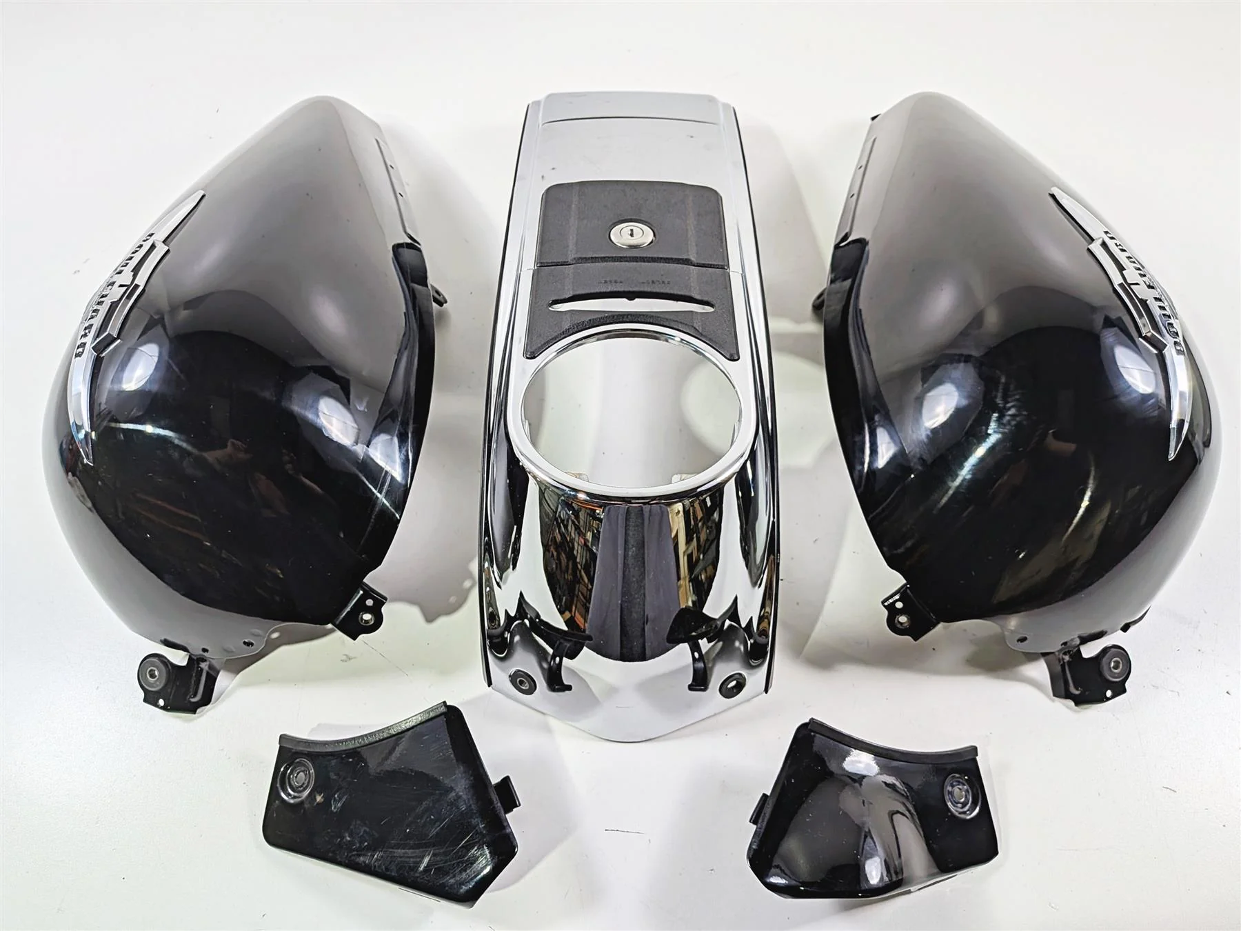 2006 Suzuki C90 VL1500T Boulevard Tank & Center Cover Fairing Set 47800-10F60 - Image 9