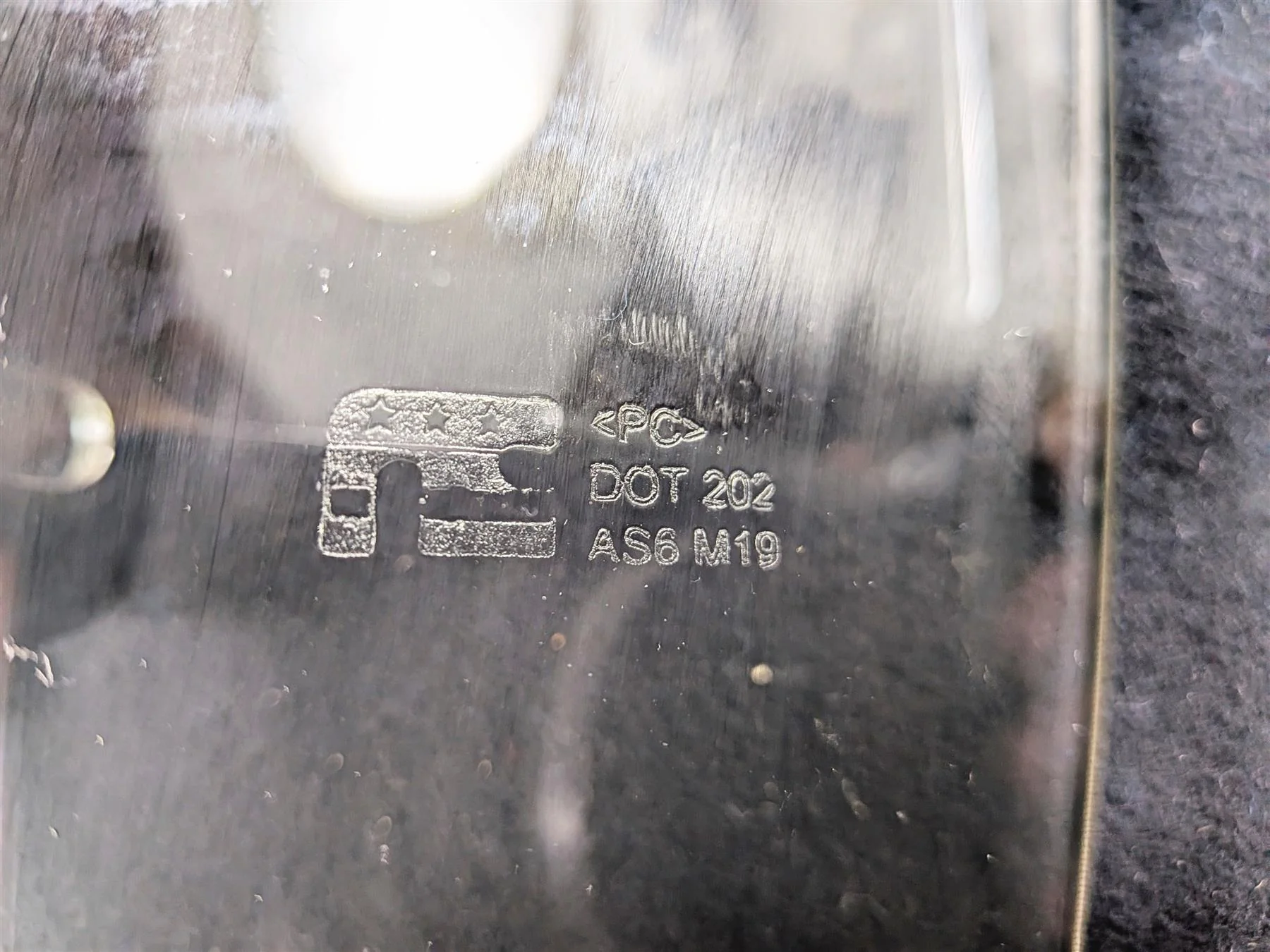 2006 Suzuki C90 VL1500T Boulevard Windshield Screen & Hardware 990A0-70015-TRG - Image 9