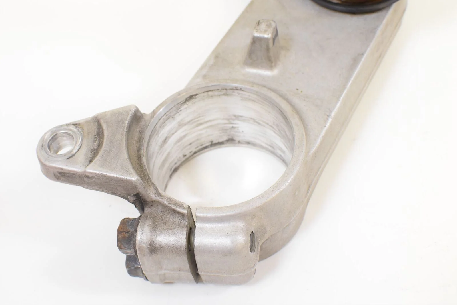 2006 Suzuki GSX1300 R Hayabusa Lower Triple Tree Steering Clamp 51410-24F30 - Image 6