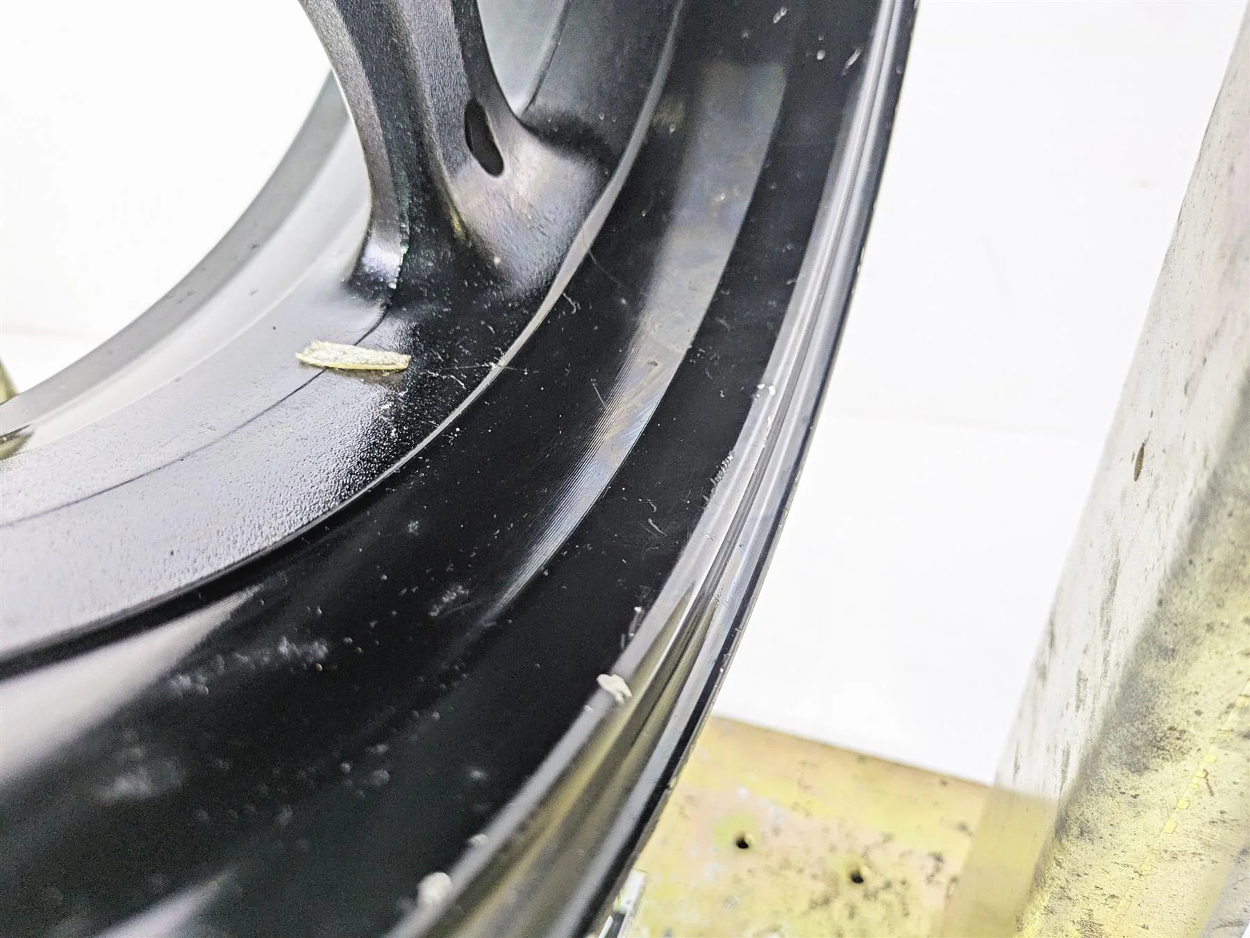 2006 Suzuki GSXR1000 K6 17x6 Rear Wheel Rim - READ 64111-41G00-019 - Image 6