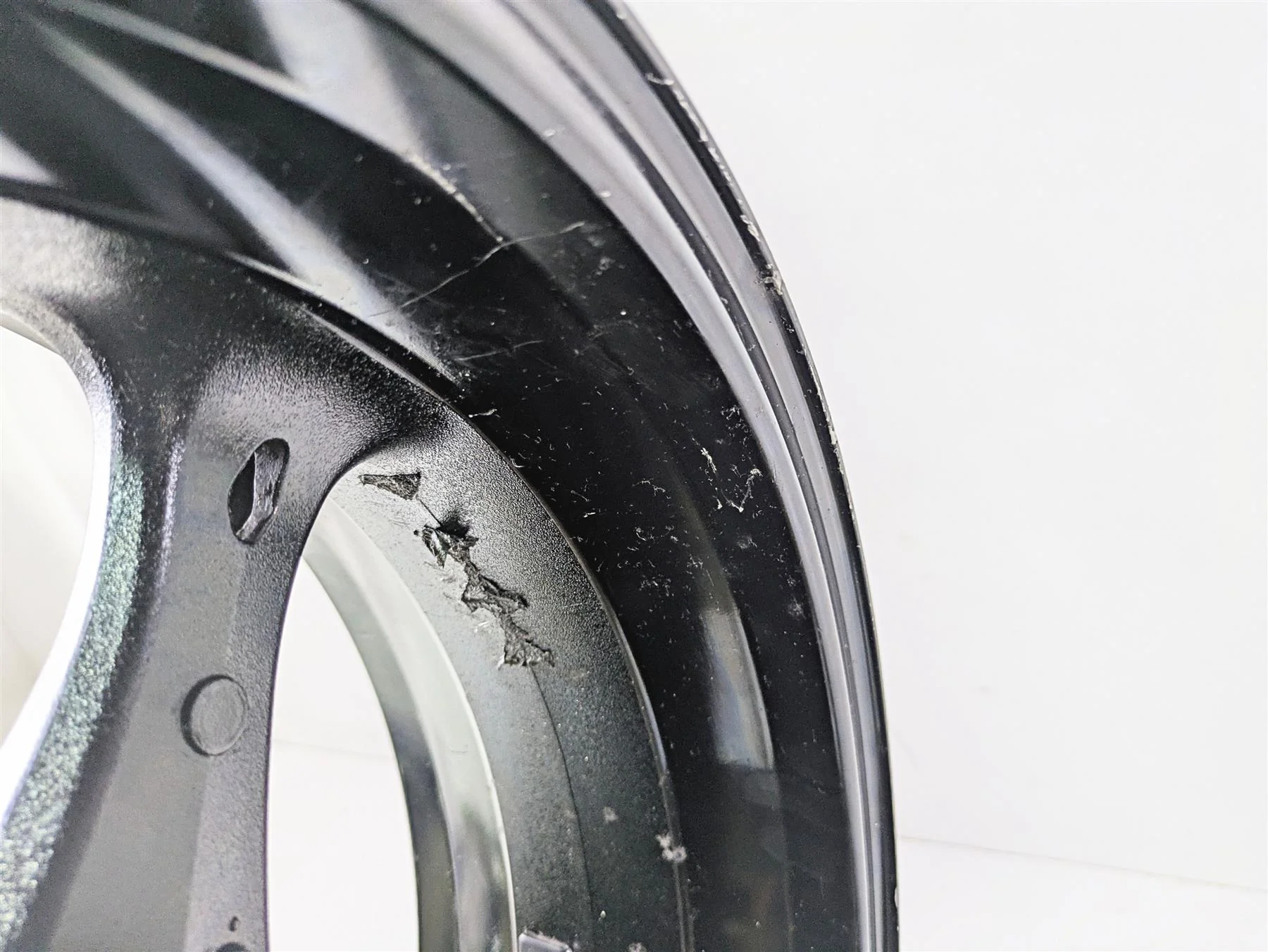 2006 Suzuki GSXR1000 K6 17x6 Rear Wheel Rim - READ 64111-41G00-019 - Image 8