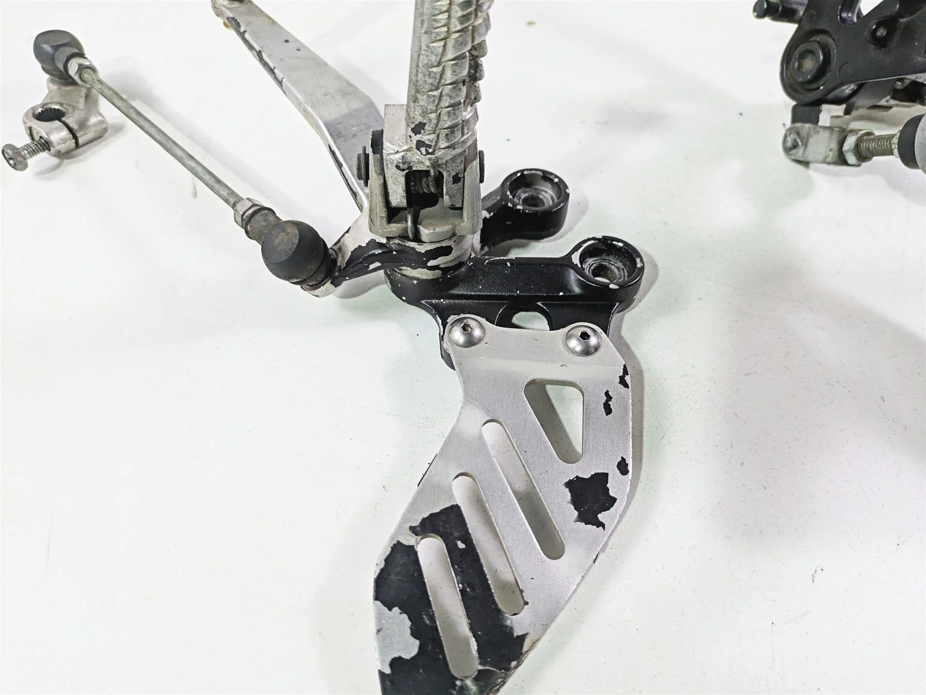 2006 Suzuki GSXR1000 K6 Front Left Right Footpeg Brake Master Set 43521-41G00 - Image 6