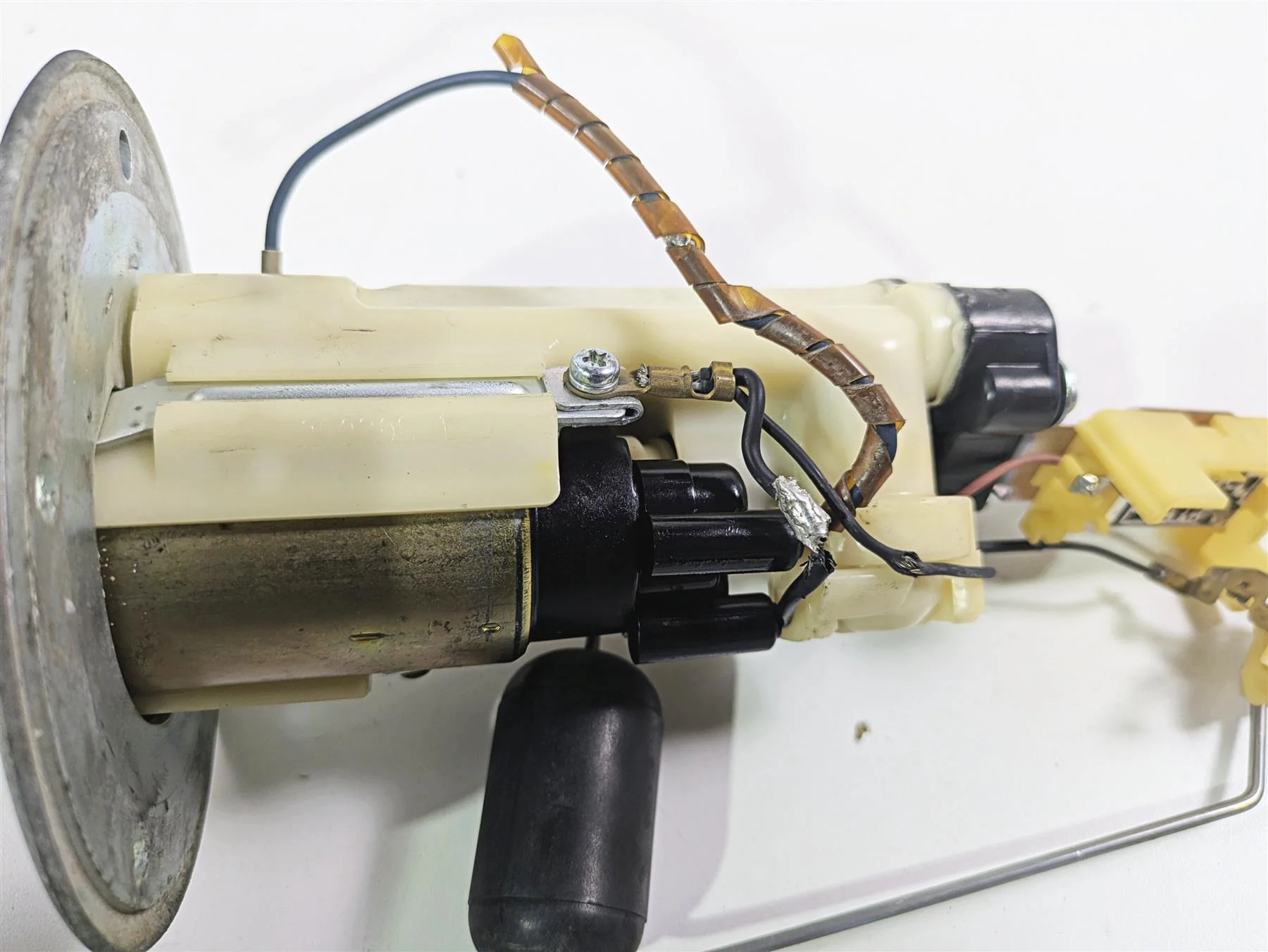 2006 Suzuki GSXR1000 K6 Fuel Gas Petrol Pump READ 15100-41G00 - Image 8