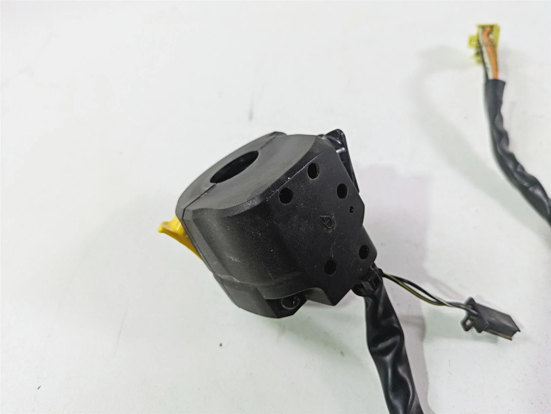 2006 Suzuki GSXR1000 K6 Left Hand Turn Signal Control Switch 37400-29G10 - Image 10