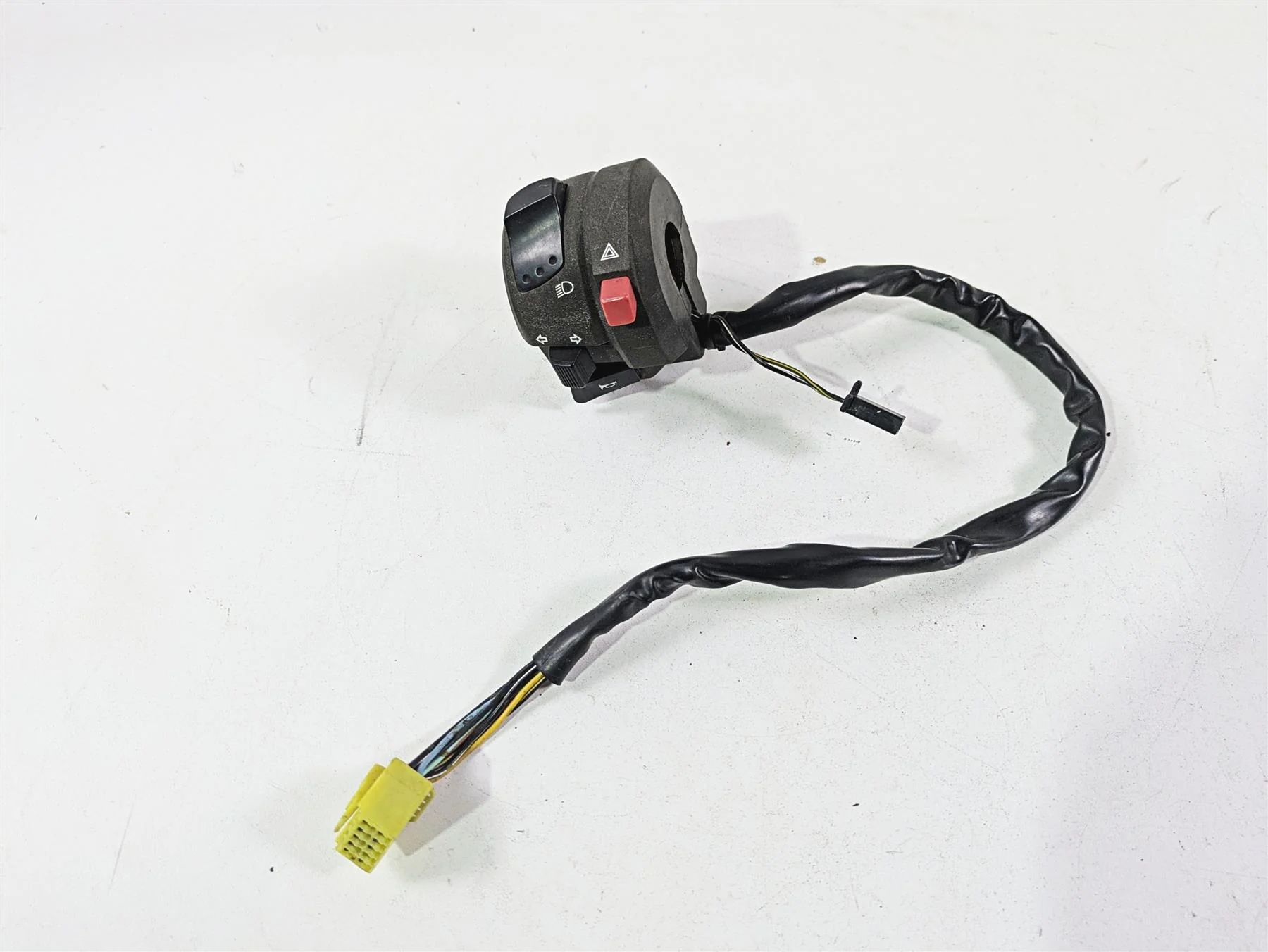 2006 Suzuki GSXR1000 K6 Left Hand Turn Signal Control Switch 37400-29G10 - Image 2
