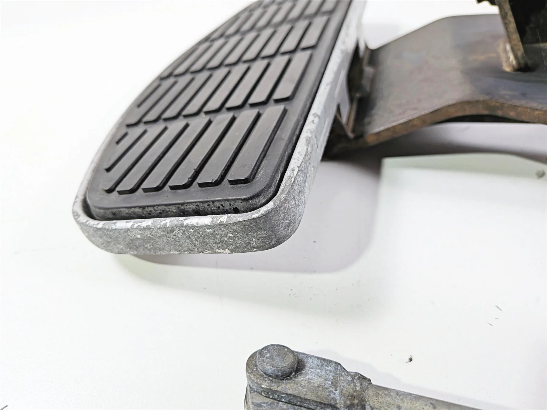 2006 Suzuki VL800 C50 Boulevard Front Left Right Floorboard Set 43510-41F10 - Image 12