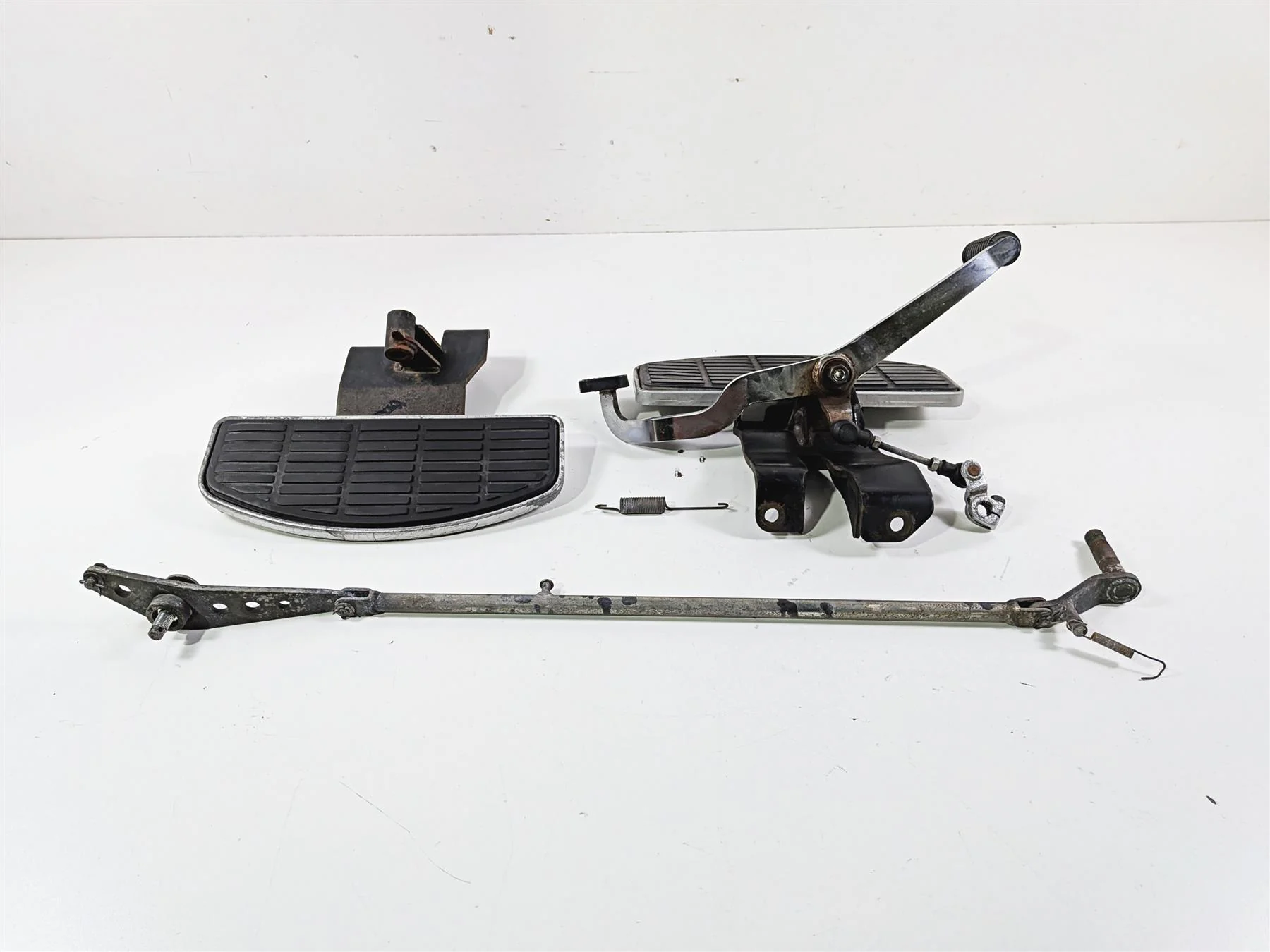 2006 Suzuki VL800 C50 Boulevard Front Left Right Floorboard Set 43510-41F10 - Image 3