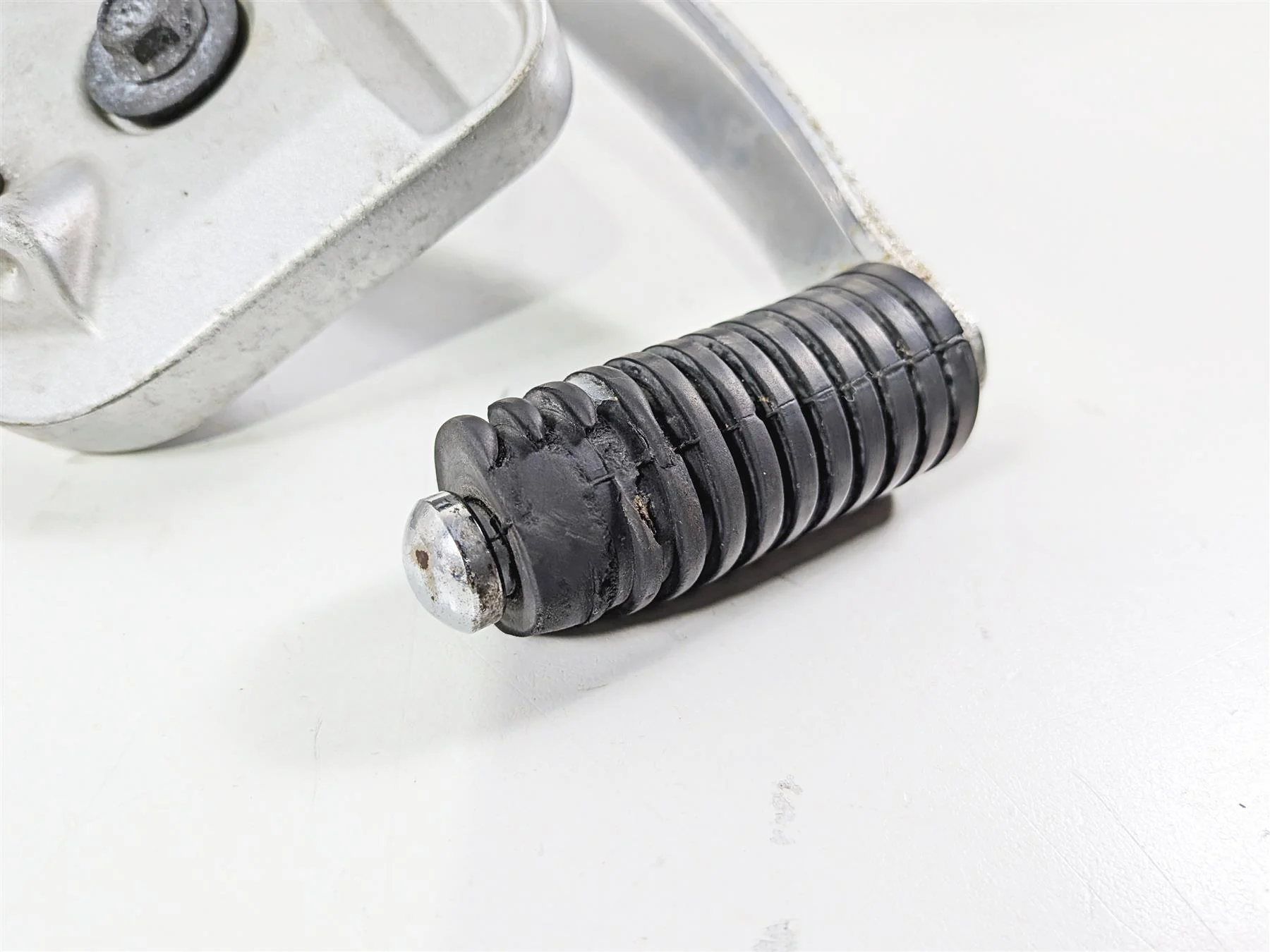 2006 Suzuki VL800 C50 Boulevard Front Left Right Floorboard Set 43510-41F10 - Image 7