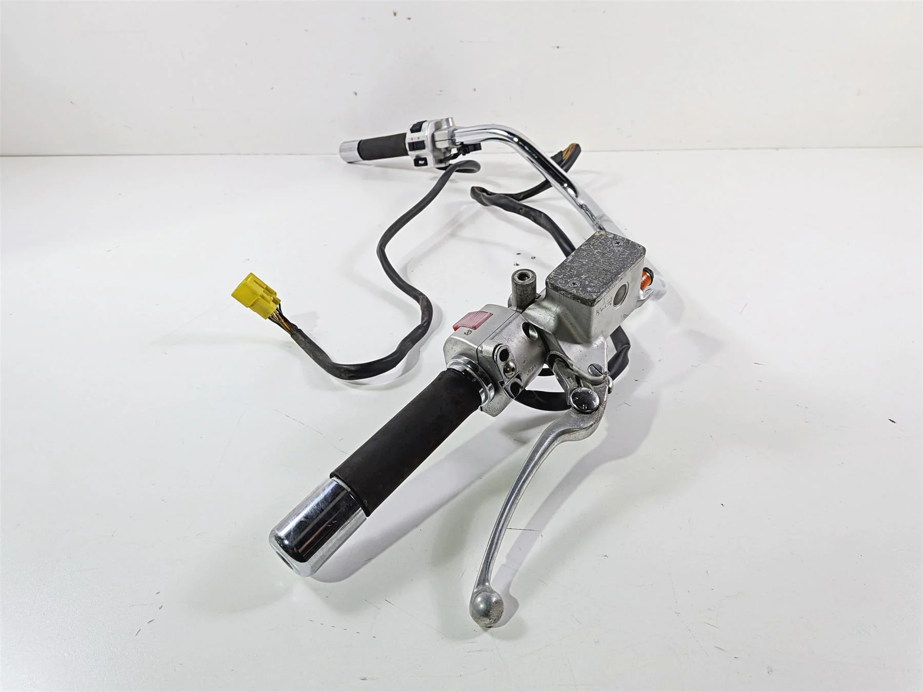2006 Suzuki VL800 C50 Boulevard Handlebar Control Switch Brake Pump 56111-41F00 - Image 2