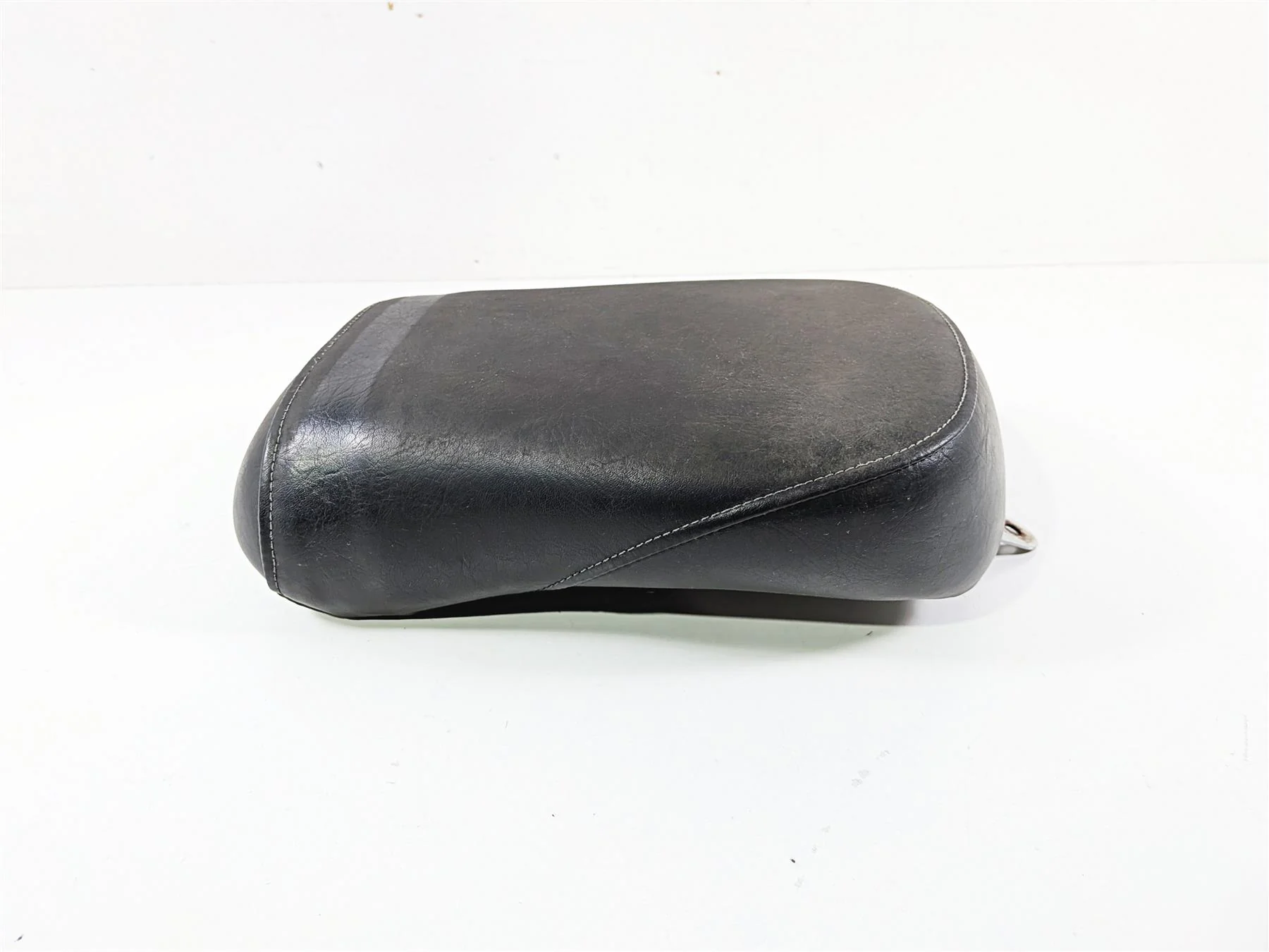 2006 Suzuki VL800 C50 Boulevard Rear Passenger Seat Saddle 45300-41F00-48H - Image 3