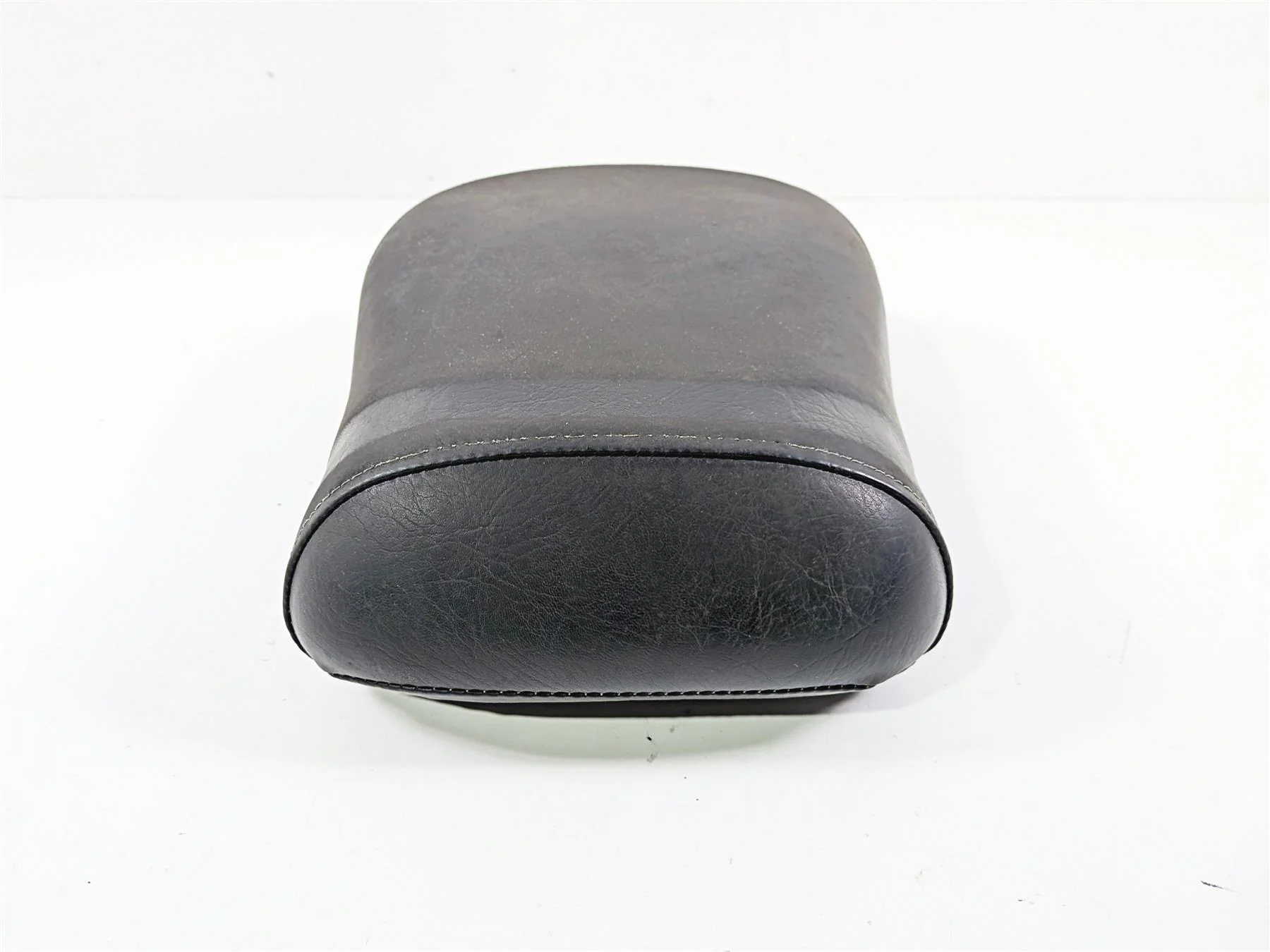 2006 Suzuki VL800 C50 Boulevard Rear Passenger Seat Saddle 45300-41F00-48H - Image 4