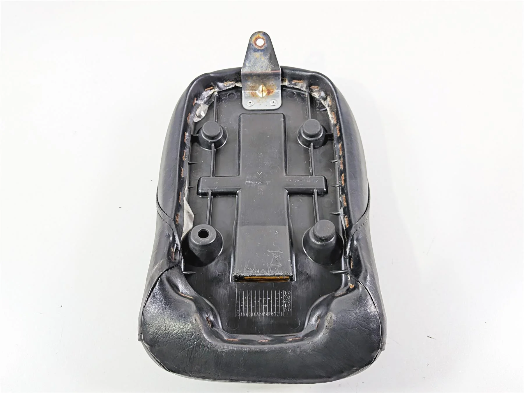 2006 Suzuki VL800 C50 Boulevard Rear Passenger Seat Saddle 45300-41F00-48H - Image 5