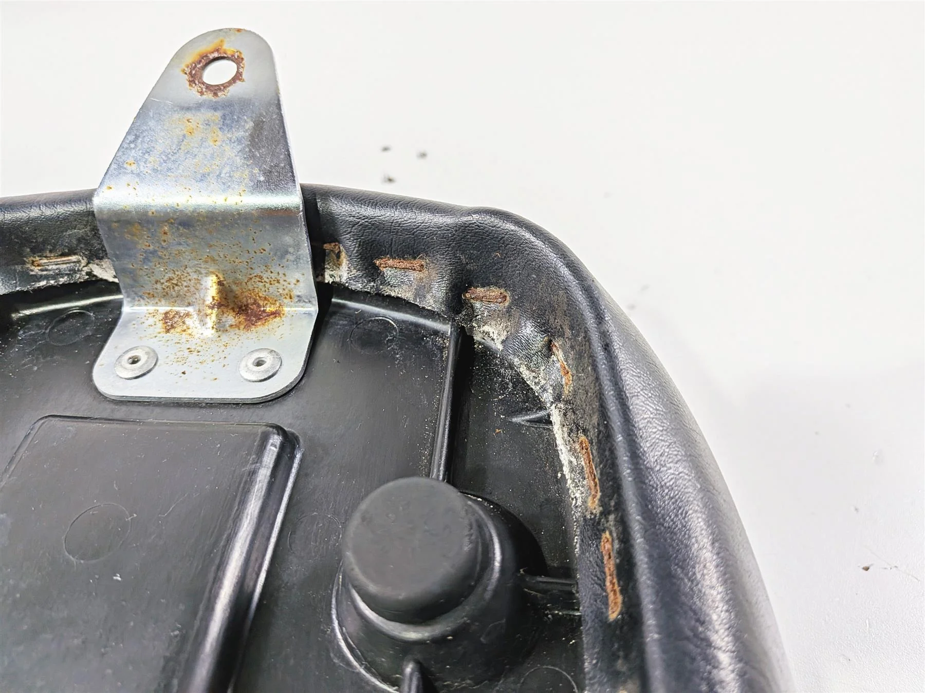 2006 Suzuki VL800 C50 Boulevard Rear Passenger Seat Saddle 45300-41F00-48H - Image 7