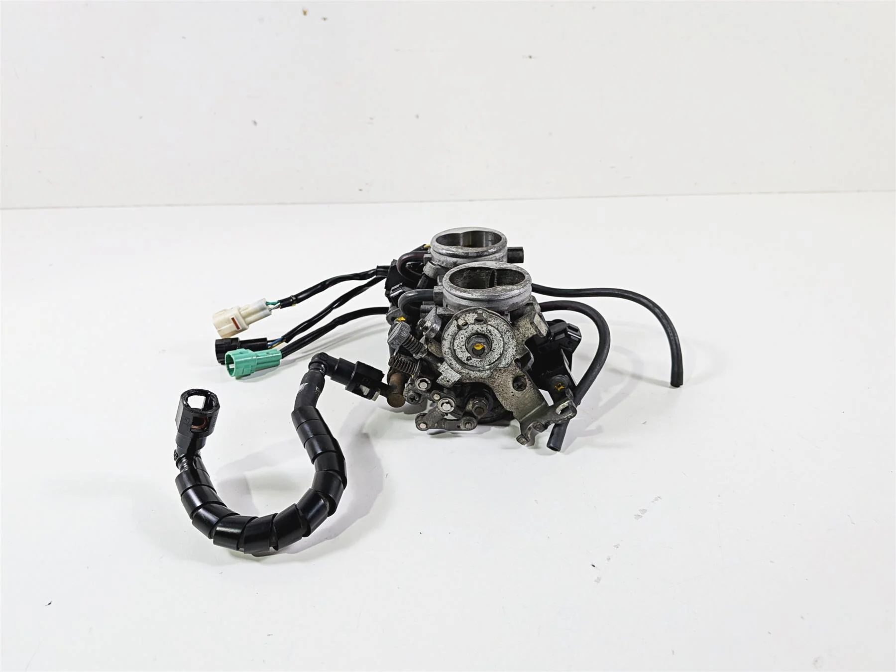 2006 Suzuki VL800 C50 Boulevard Throttle Body  13401-41F00 13401-41F01 - Image 2