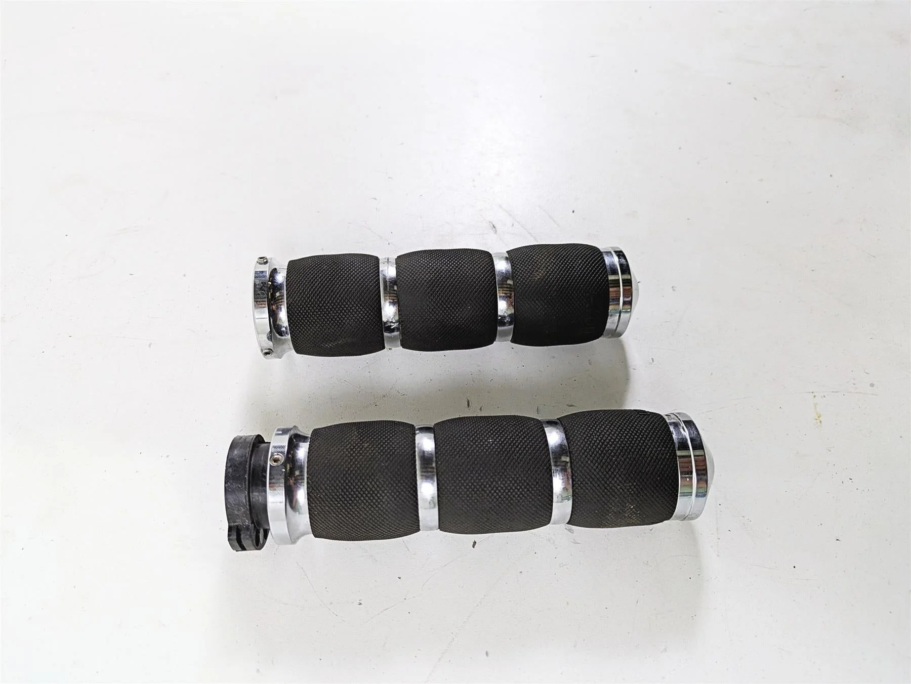 2006 Triumph Rocket 3 Avon Air Cushion Grip Set MT-AIR-90-CH - Image 2