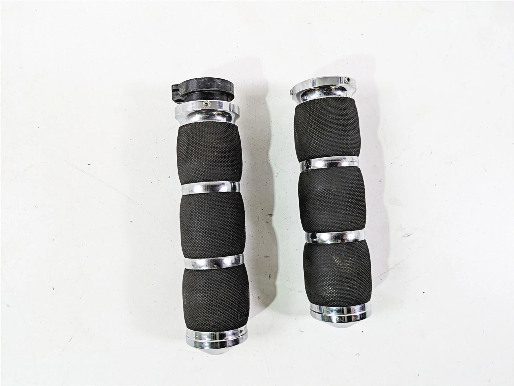 2006 Triumph Rocket 3 Avon Air Cushion Grip Set MT-AIR-90-CH - Image 4