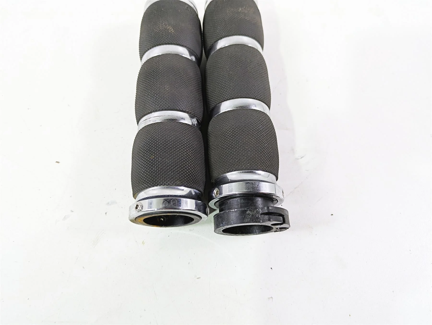 2006 Triumph Rocket 3 Avon Air Cushion Grip Set MT-AIR-90-CH - Image 6