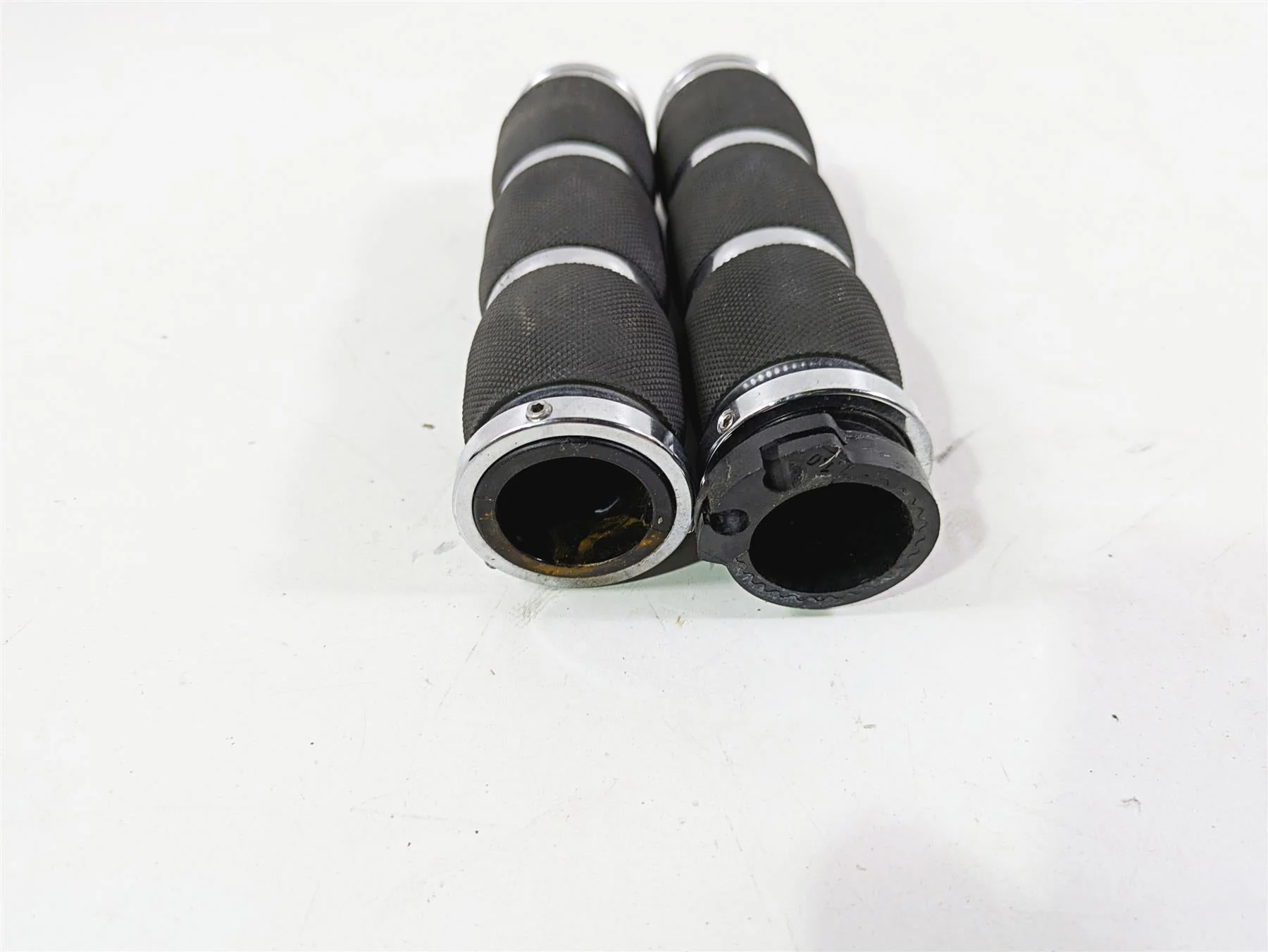2006 Triumph Rocket 3 Avon Air Cushion Grip Set MT-AIR-90-CH - Image 9