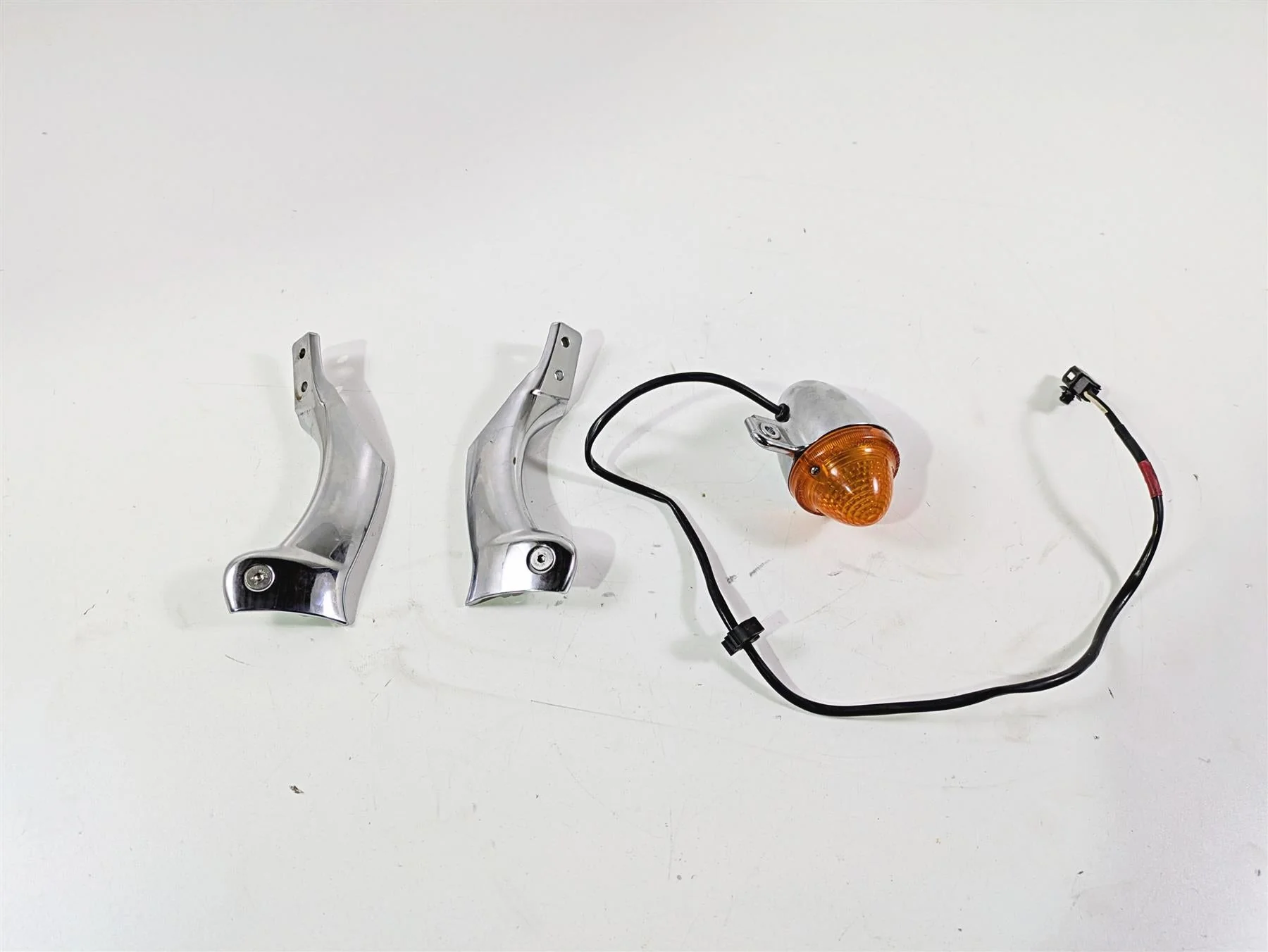 2006 Triumph Rocket 3 Front Blinker & Bracket Mount Set T2701111 T2701100
