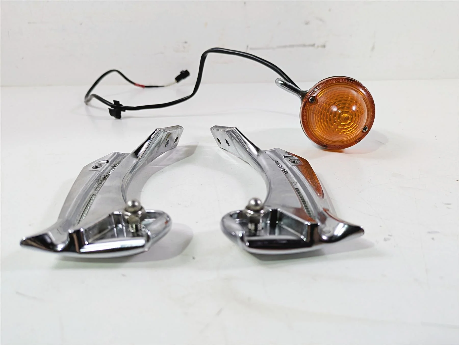 2006 Triumph Rocket 3 Front Blinker & Bracket Mount Set T2701111 T2701100 - Image 12