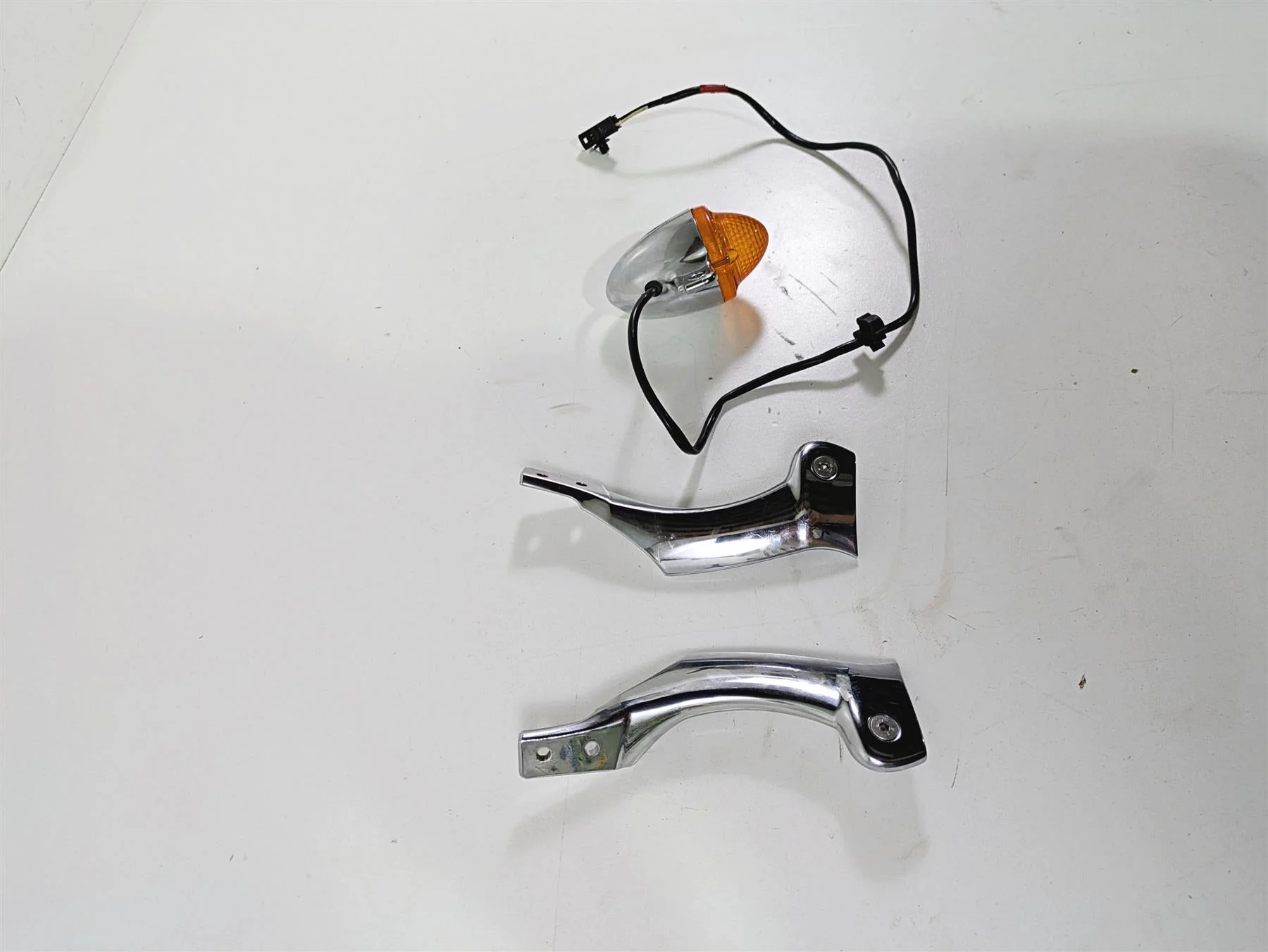 2006 Triumph Rocket 3 Front Blinker & Bracket Mount Set T2701111 T2701100 - Image 2