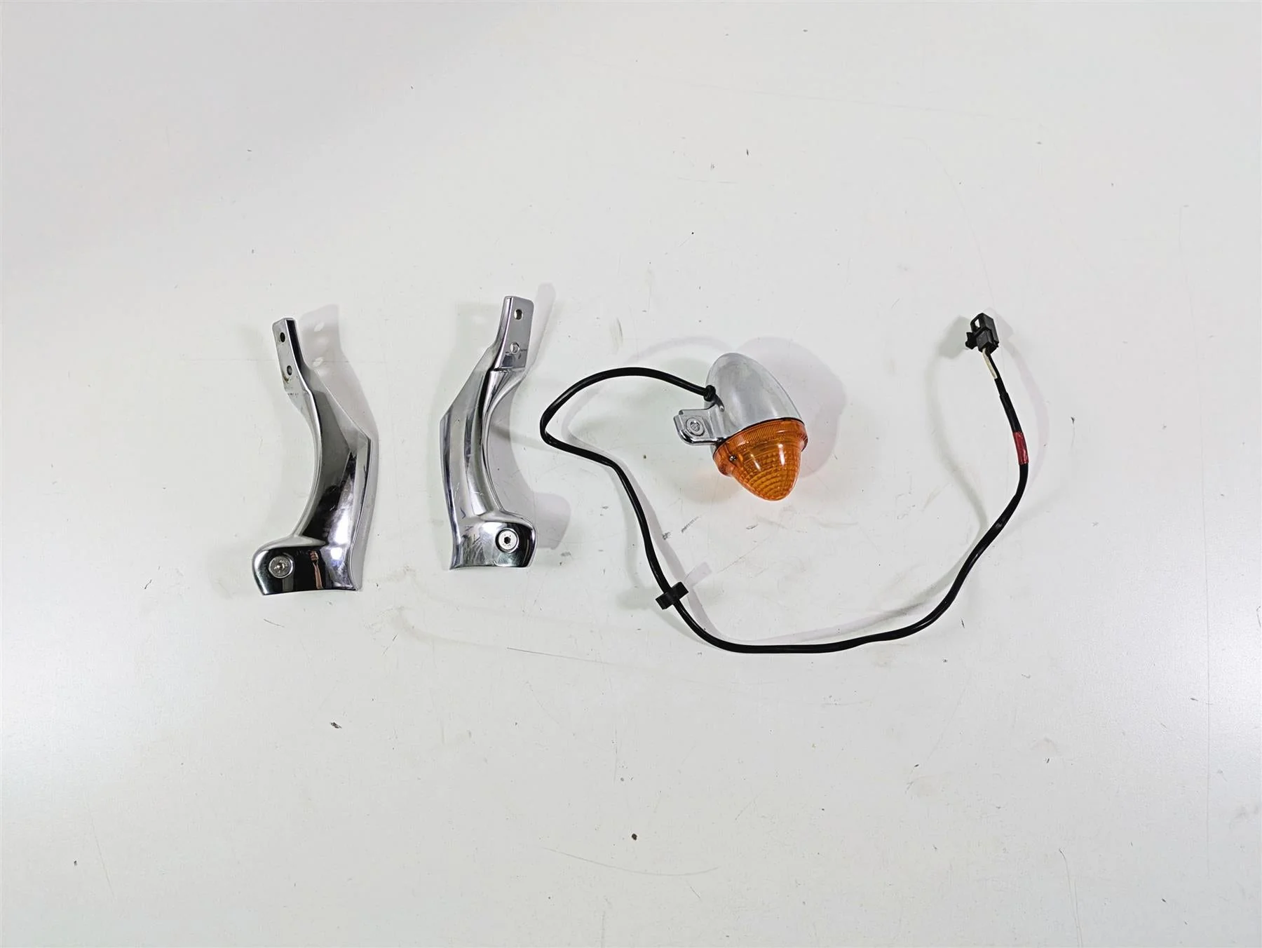 2006 Triumph Rocket 3 Front Blinker & Bracket Mount Set T2701111 T2701100 - Image 4
