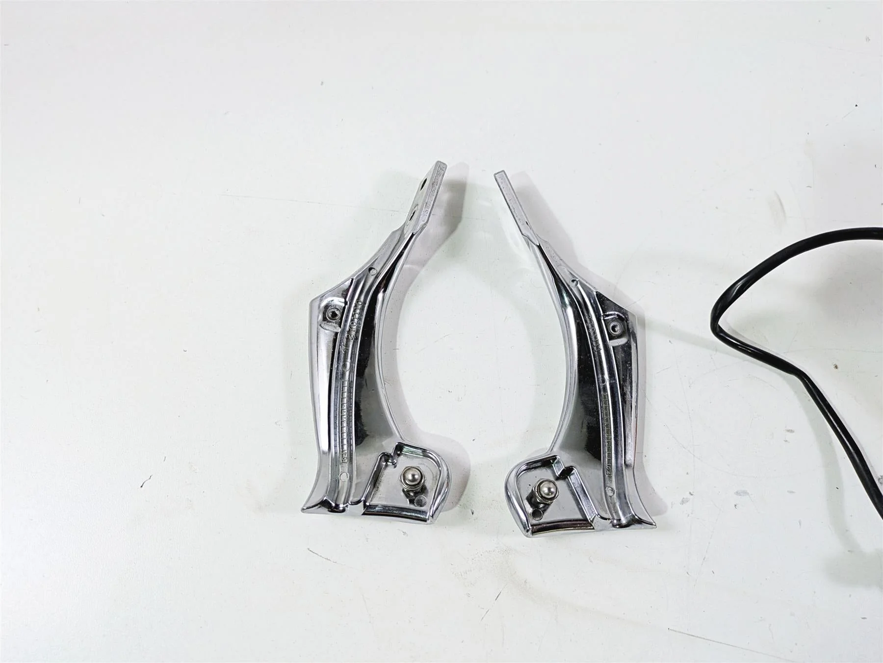 2006 Triumph Rocket 3 Front Blinker & Bracket Mount Set T2701111 T2701100 - Image 7
