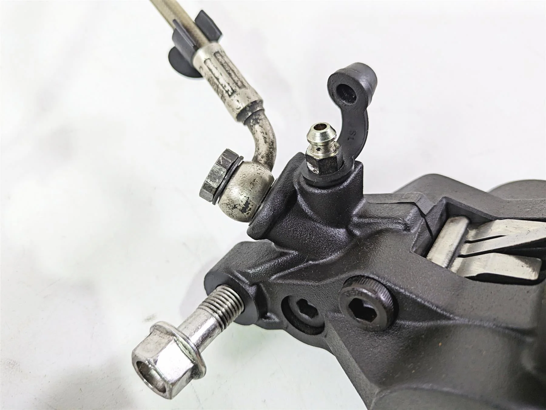 2006 Triumph Rocket 3 Front Brake Caliper Set & Lines T2020837 T2020388 - Image 3