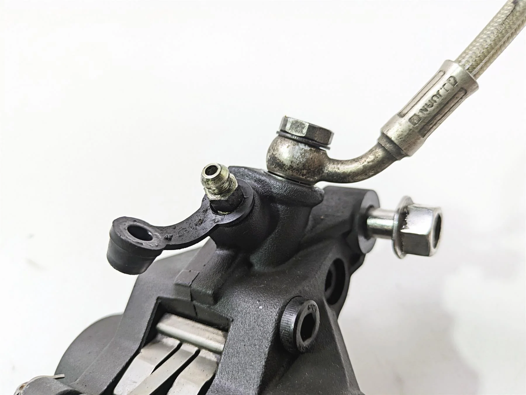 2006 Triumph Rocket 3 Front Brake Caliper Set & Lines T2020837 T2020388 - Image 4
