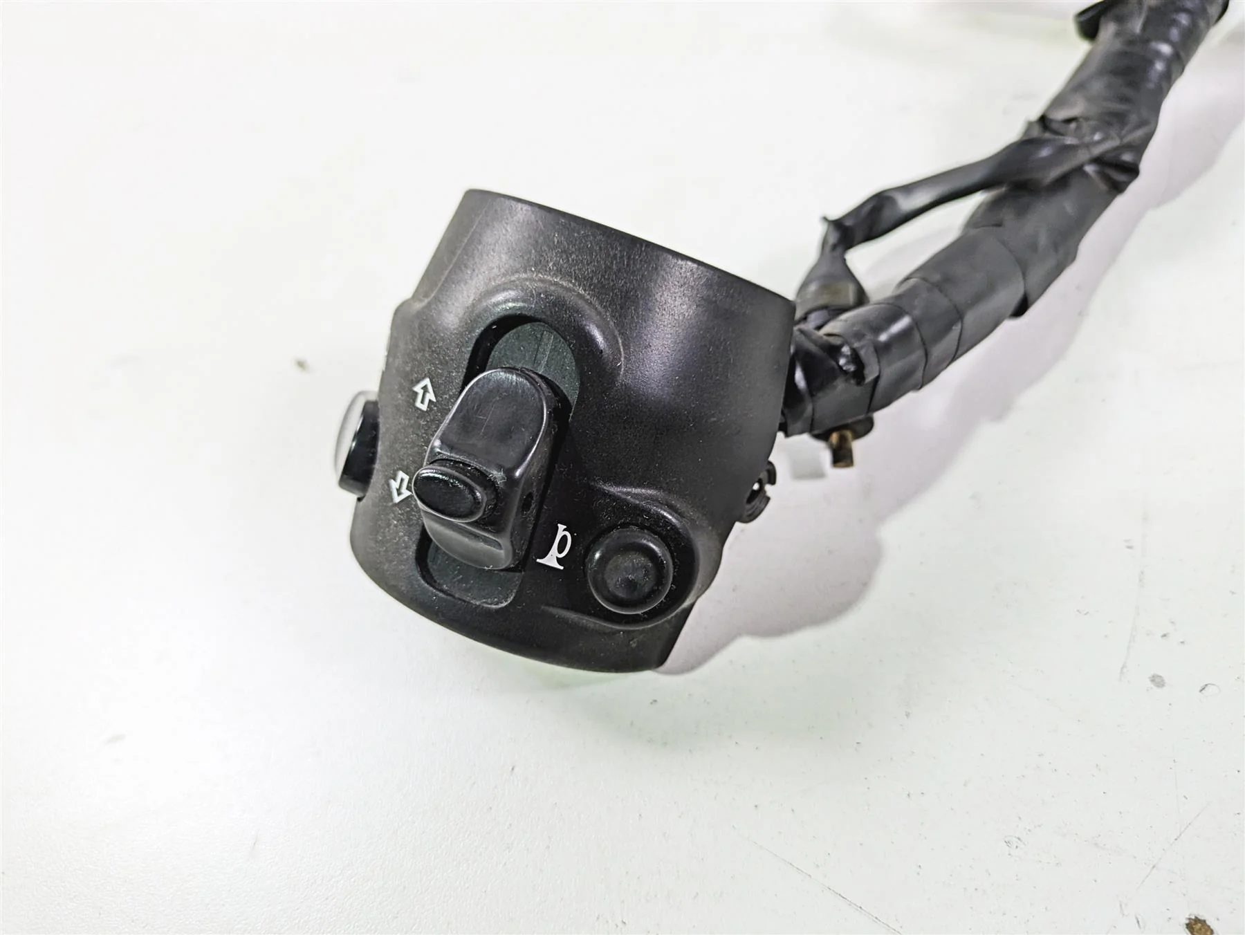 2006 Triumph Rocket 3 Left Hand Control Switch Light Horn READ T2046759 - Image 12