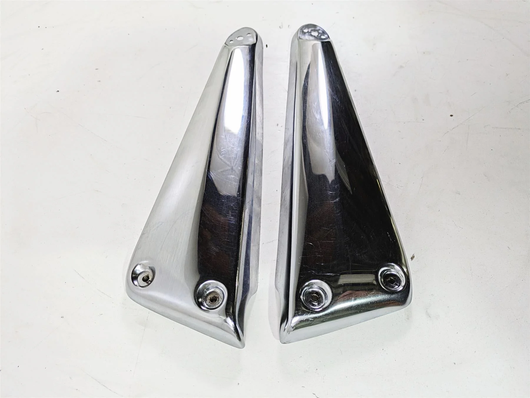 2006 Triumph Rocket 3 Rear Chrome Side Guards Covers Struts T2081425 T2081430 - Image 2