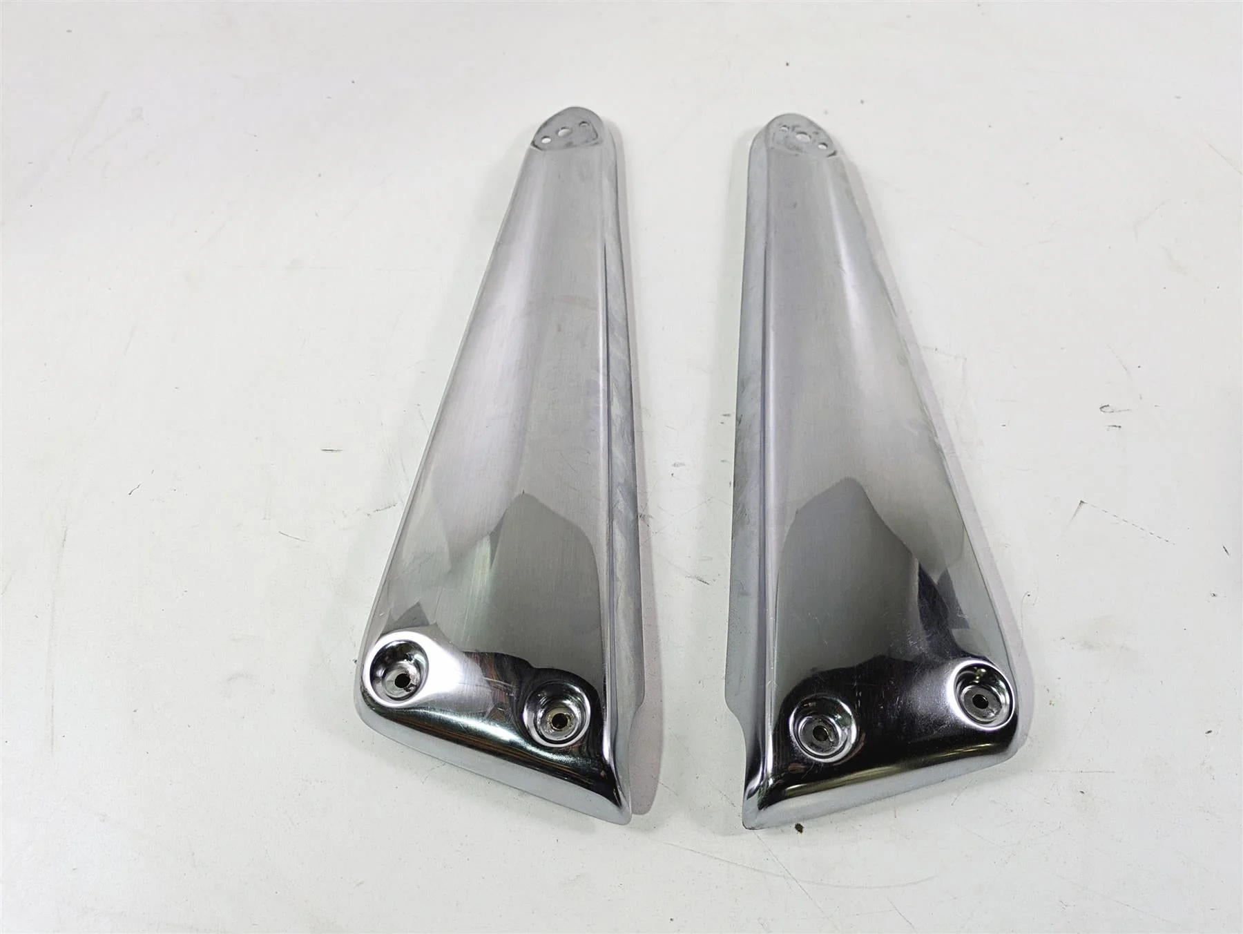 2006 Triumph Rocket 3 Rear Chrome Side Guards Covers Struts T2081425 T2081430 - Image 9